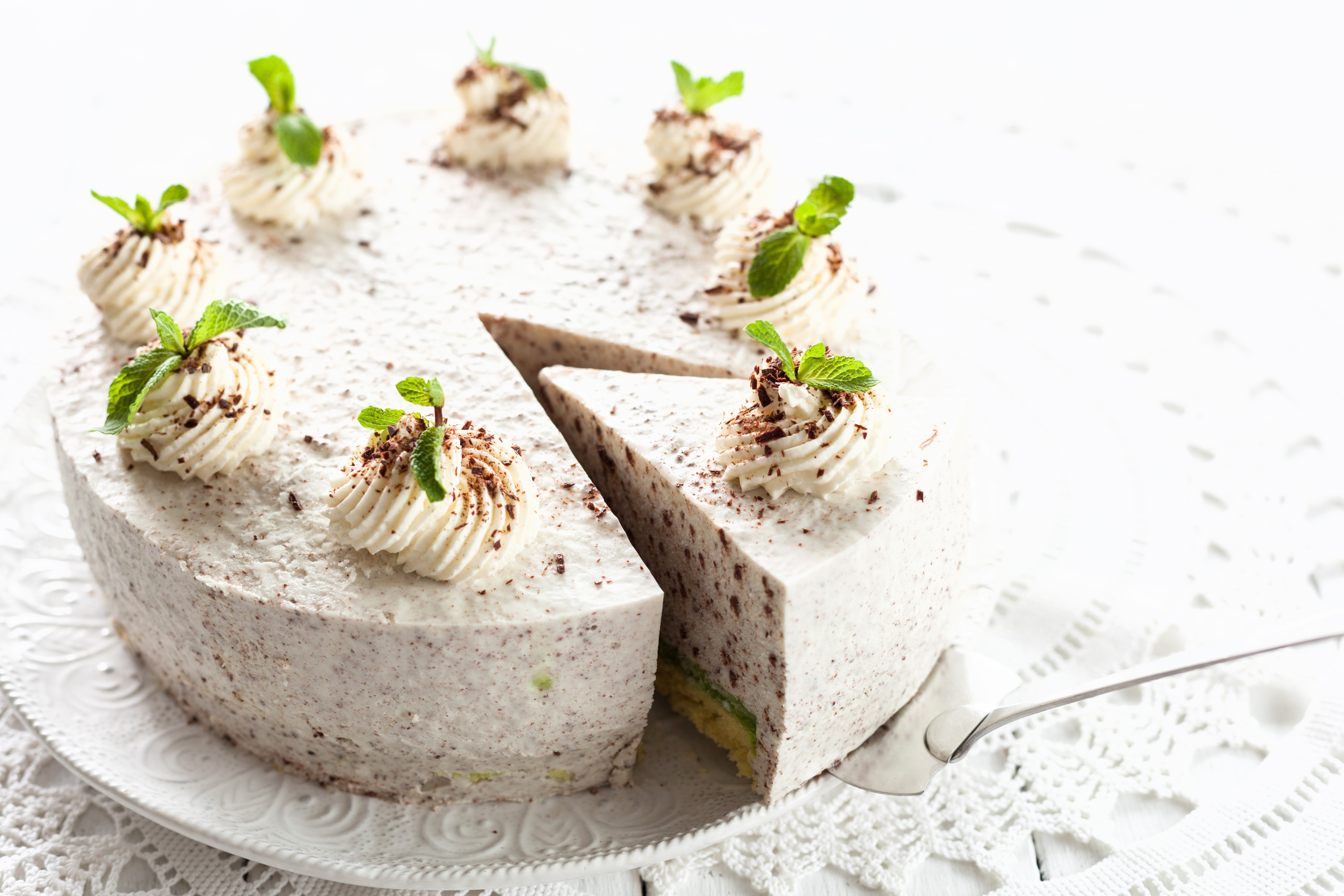 White cake with cream swirls and mint HD Wallpaper