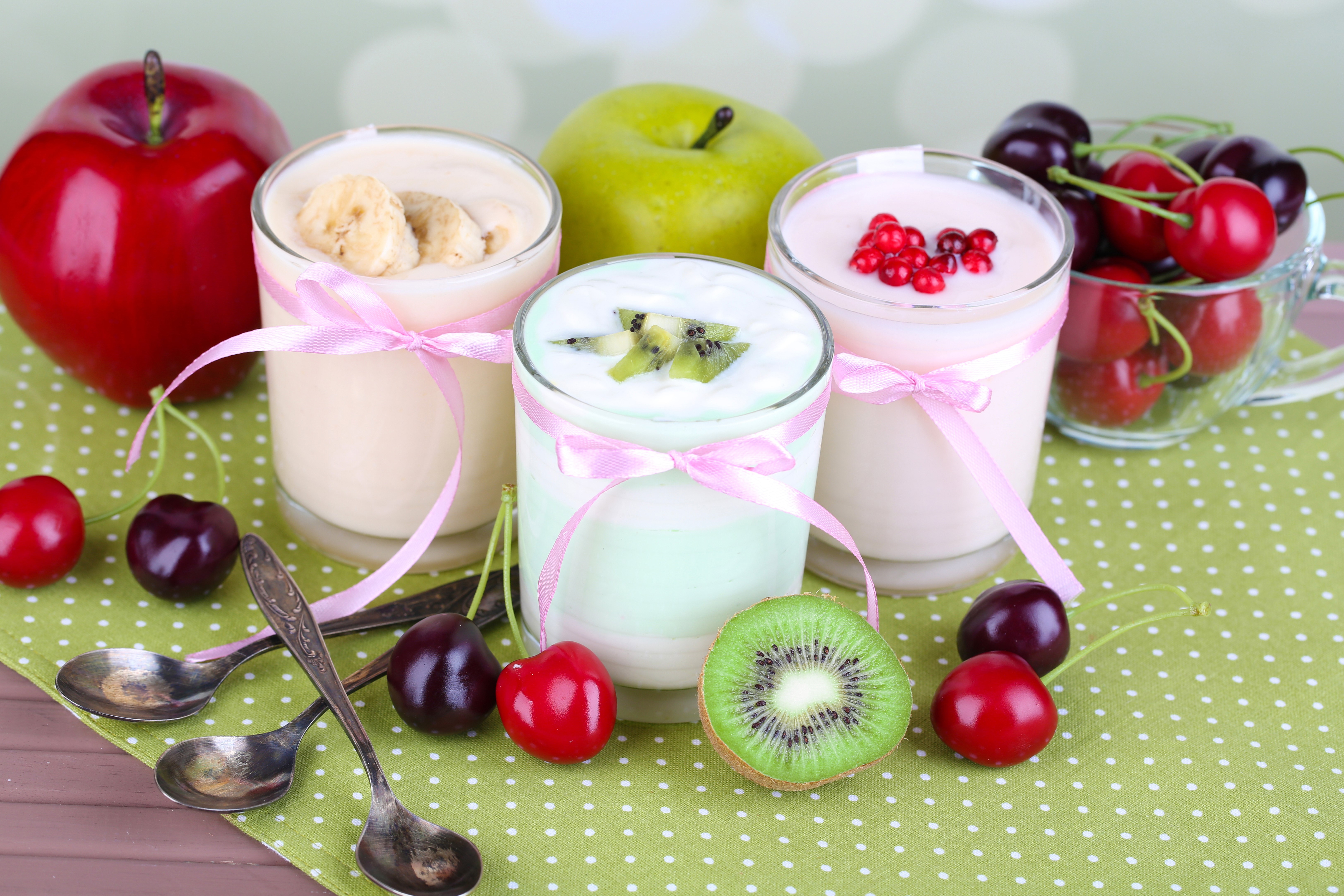 Desserts with fruits: kiwi, cherries, apples, and berries HD Wallpaper
