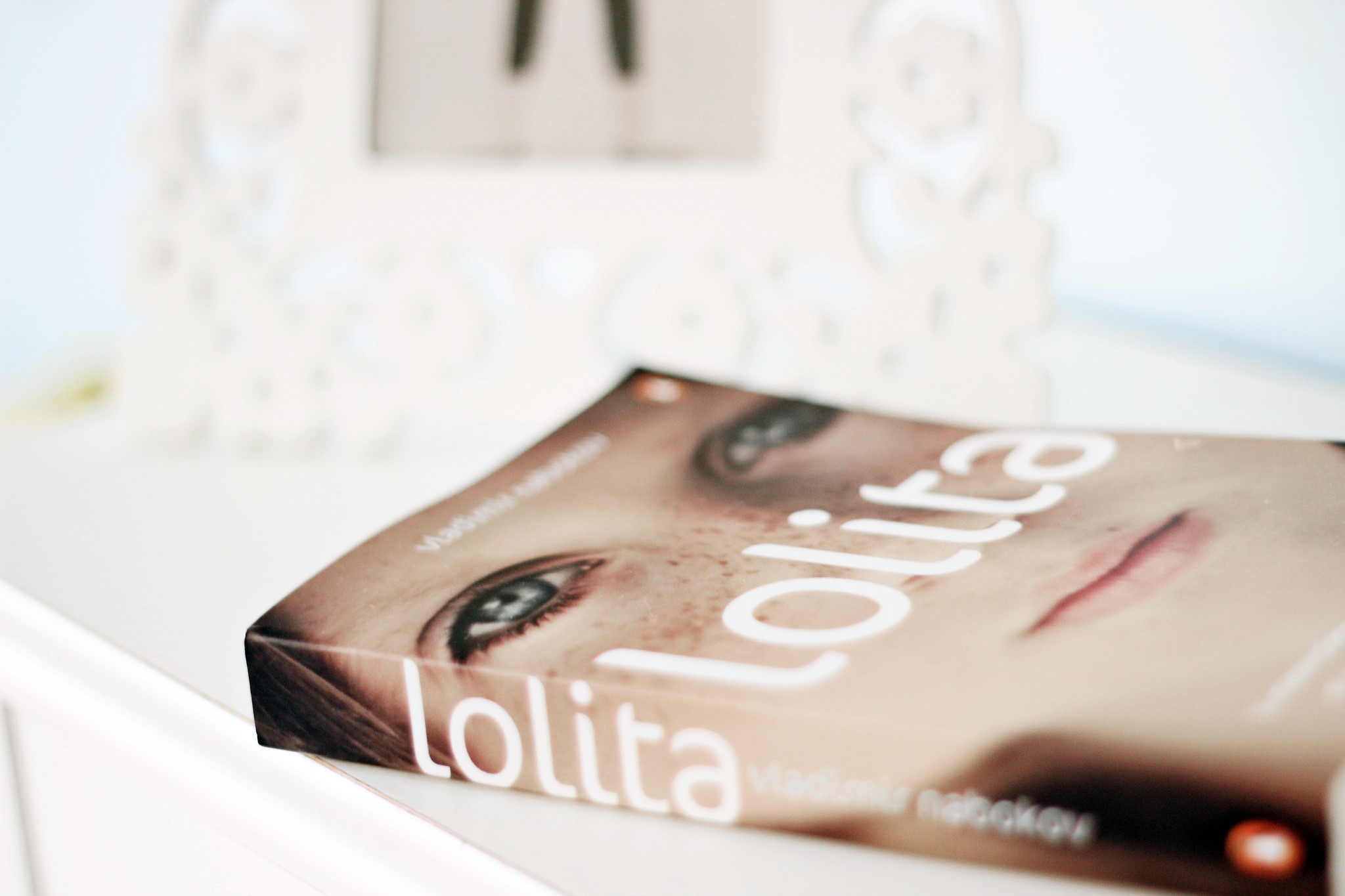 Lolita book by Vladimir Nabokov HD Wallpaper