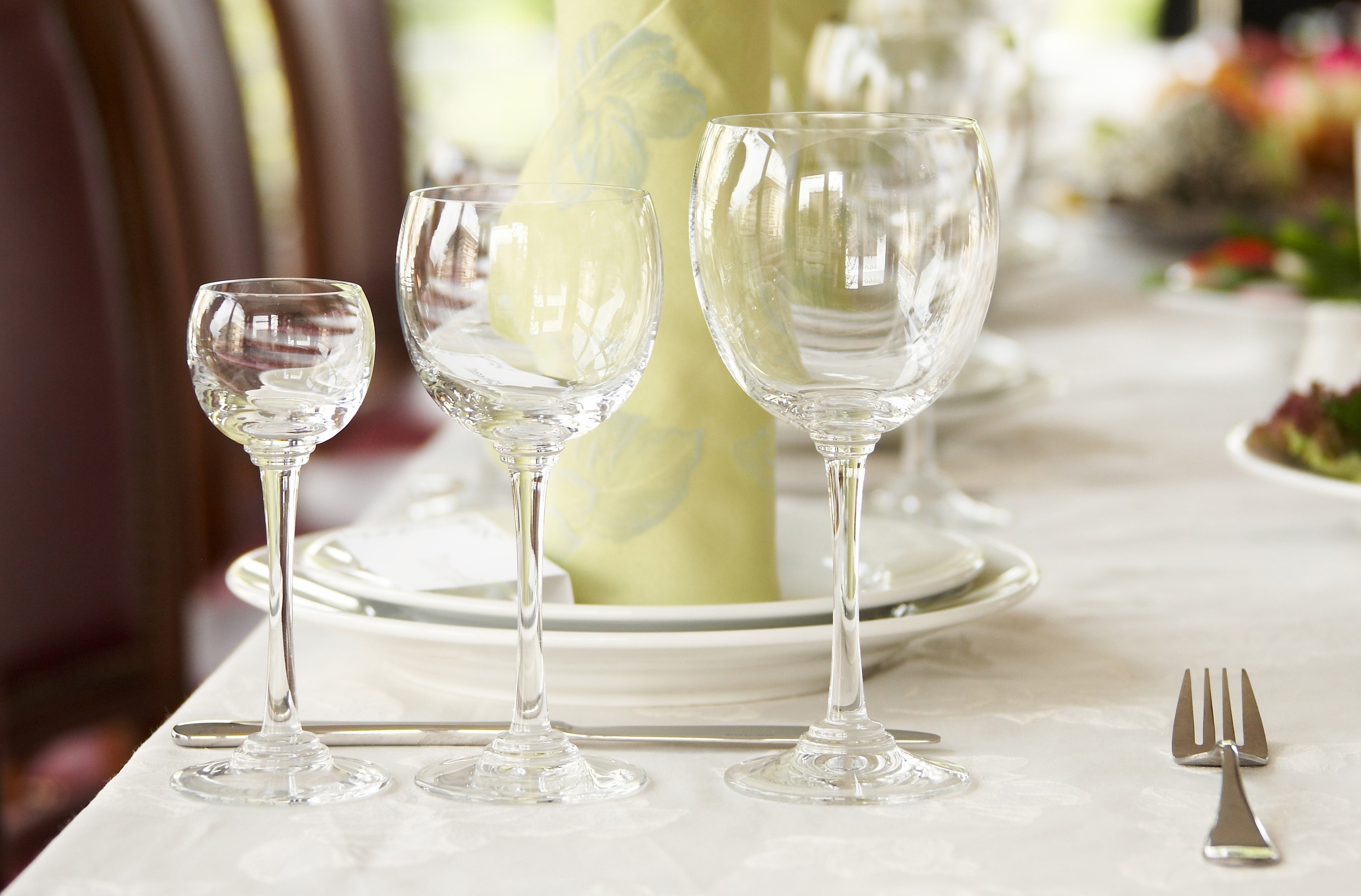 Table setting with stemware and fork HD Wallpaper