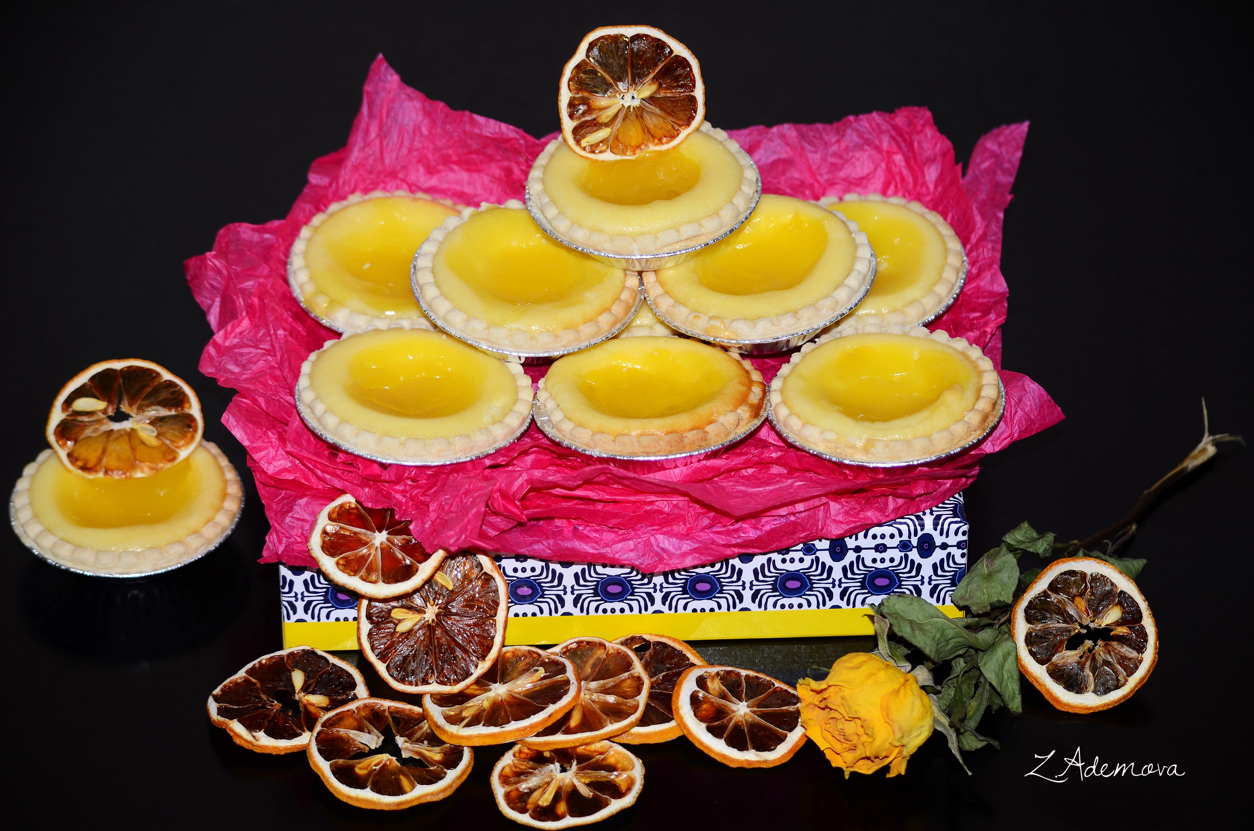 Lemon tarts with dried citrus and rose HD Wallpaper