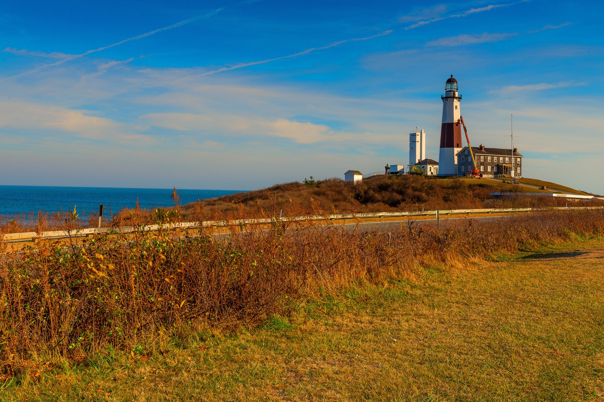 Montauk Point Lighthouse on a hill by the sea HD Wallpaper