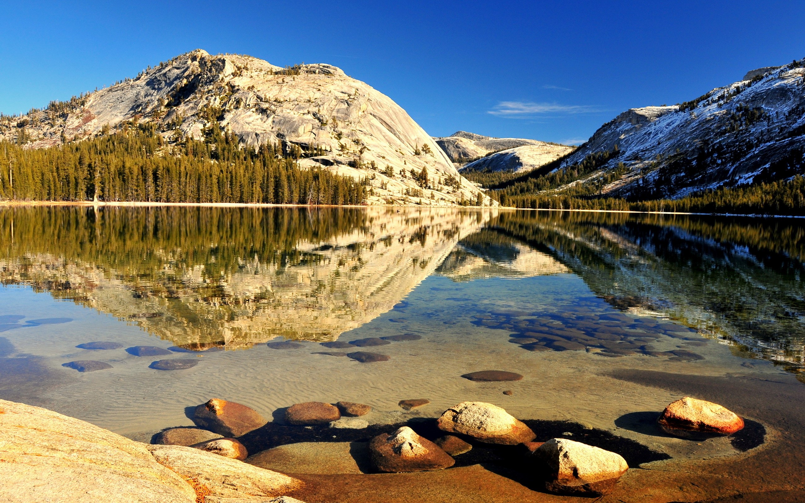 Lake and Mountains with Stones HD Wallpaper