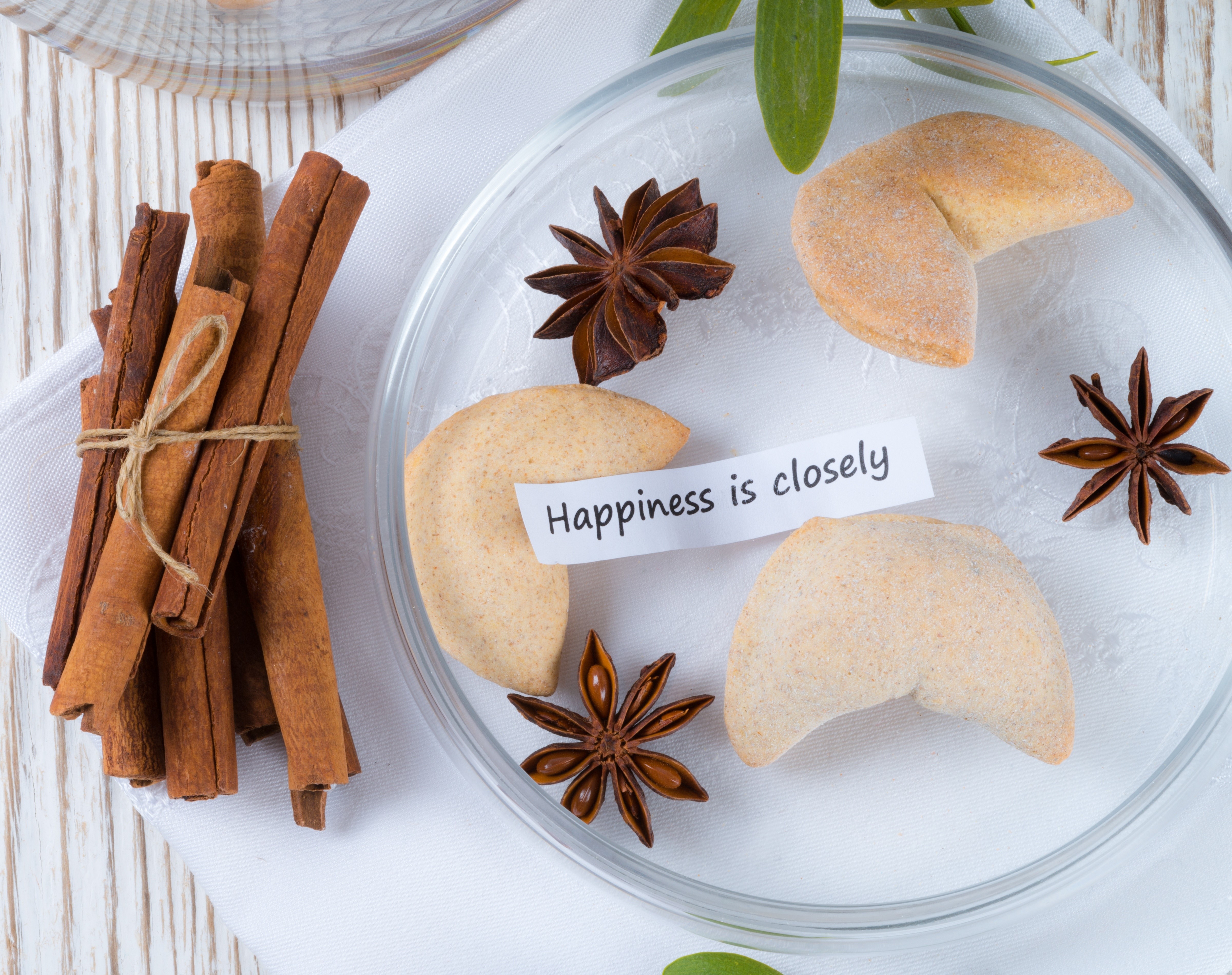 Fortune cookies with cinnamon and star anise HD Wallpaper