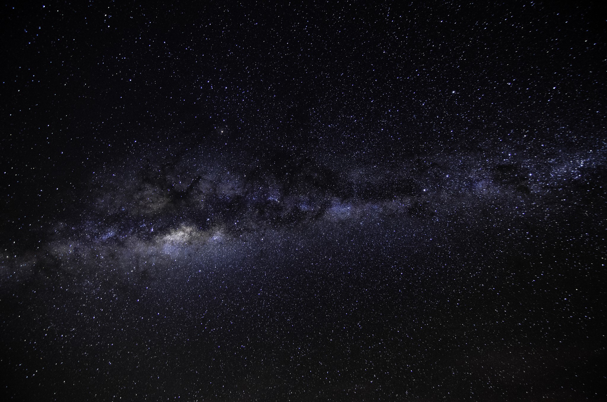 The Milky Way galaxy in the night sky HD Wallpaper