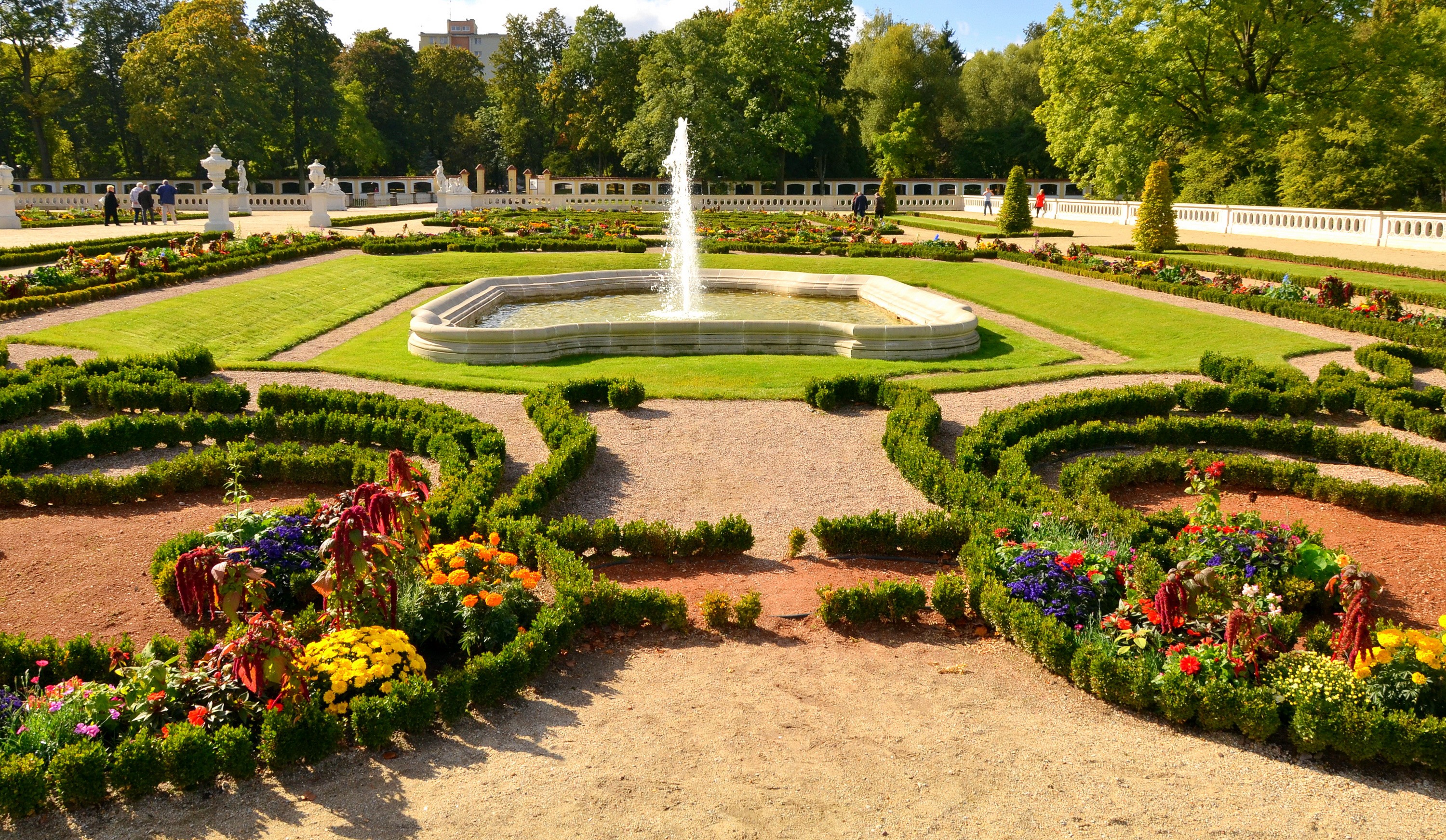 Branicki Palace Gardens with Fountain, Poland HD Wallpaper