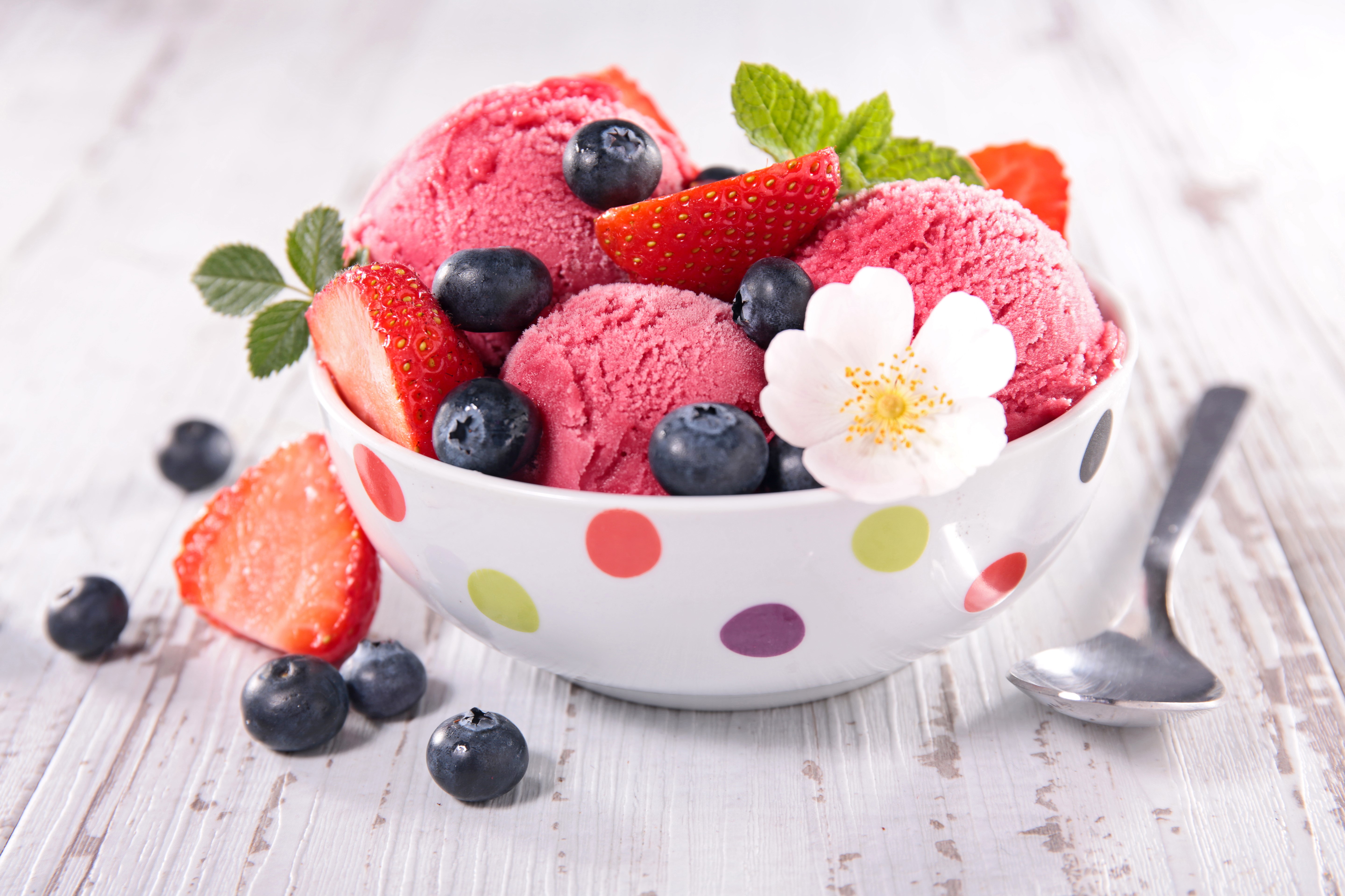 Strawberry and Blueberry Ice Cream Bowl HD Wallpaper