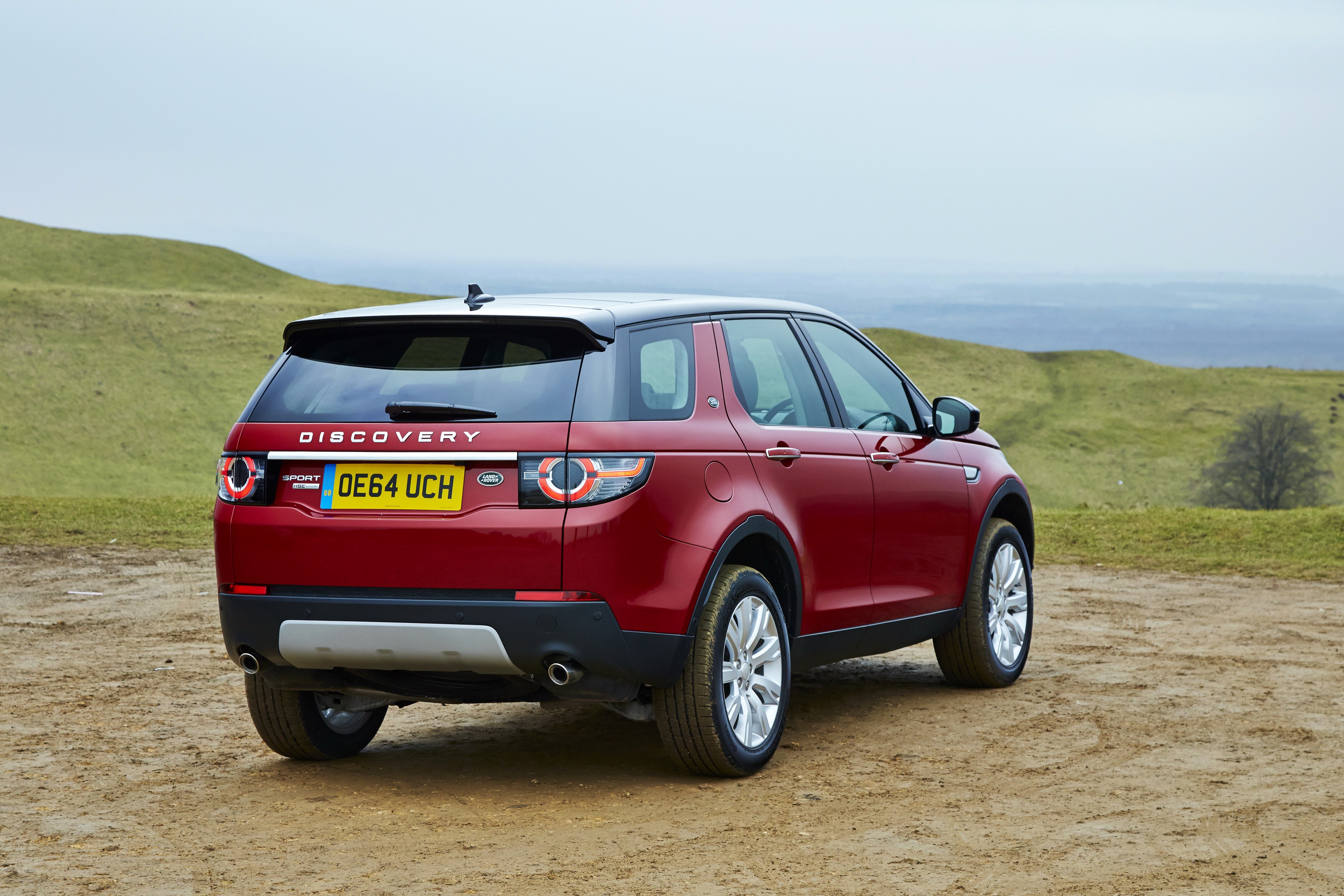 2015 Land Rover Discovery Sport rear view HD Wallpaper