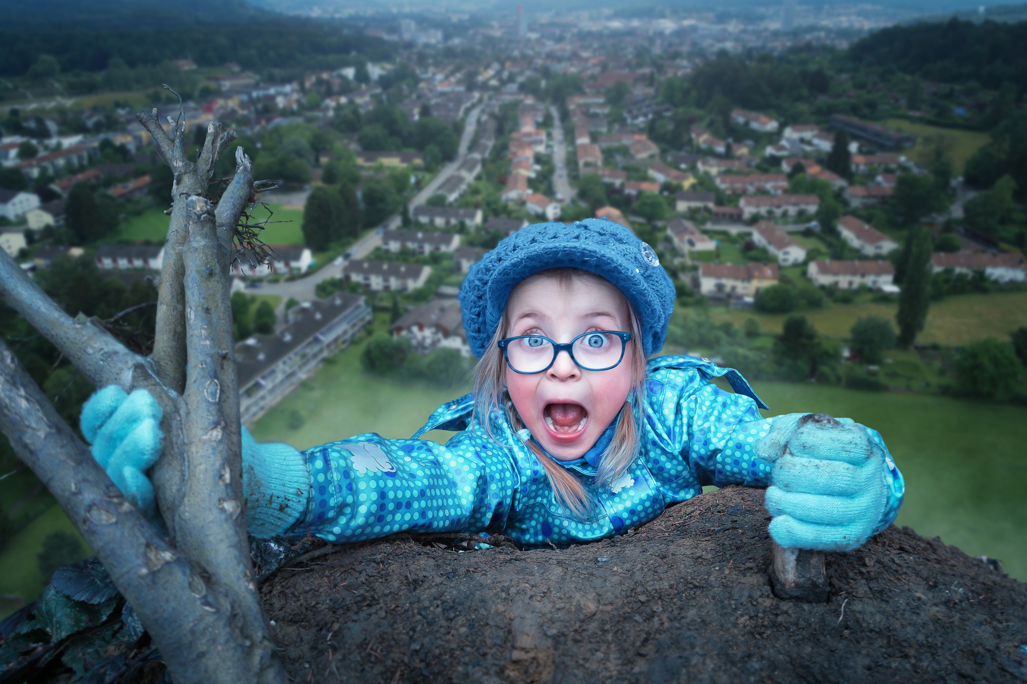 Girl in blue hat and jacket clinging to a tree HD Wallpaper