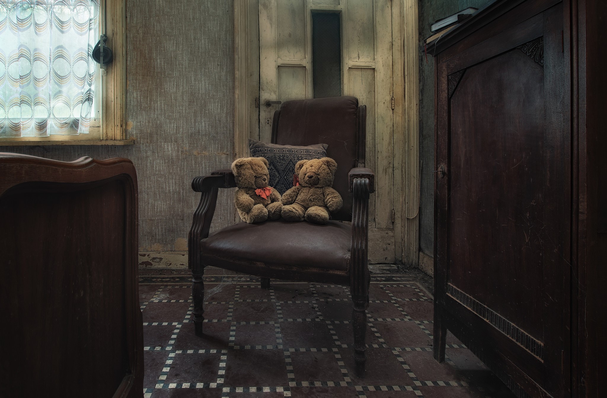 Two teddy bears sitting on an armchair in a room HD Wallpaper