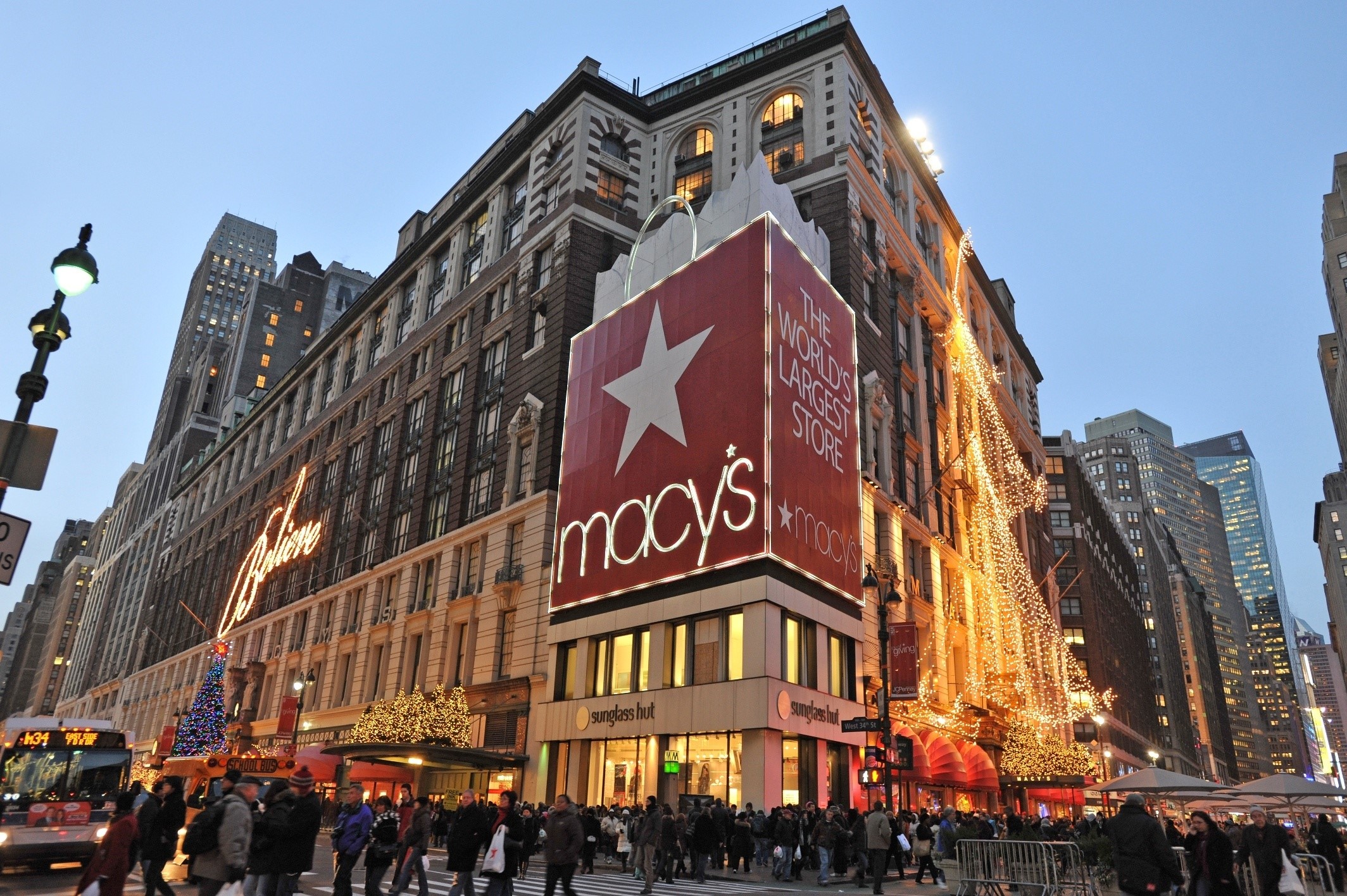 Macy's The World's Largest Store in New York City HD Wallpaper