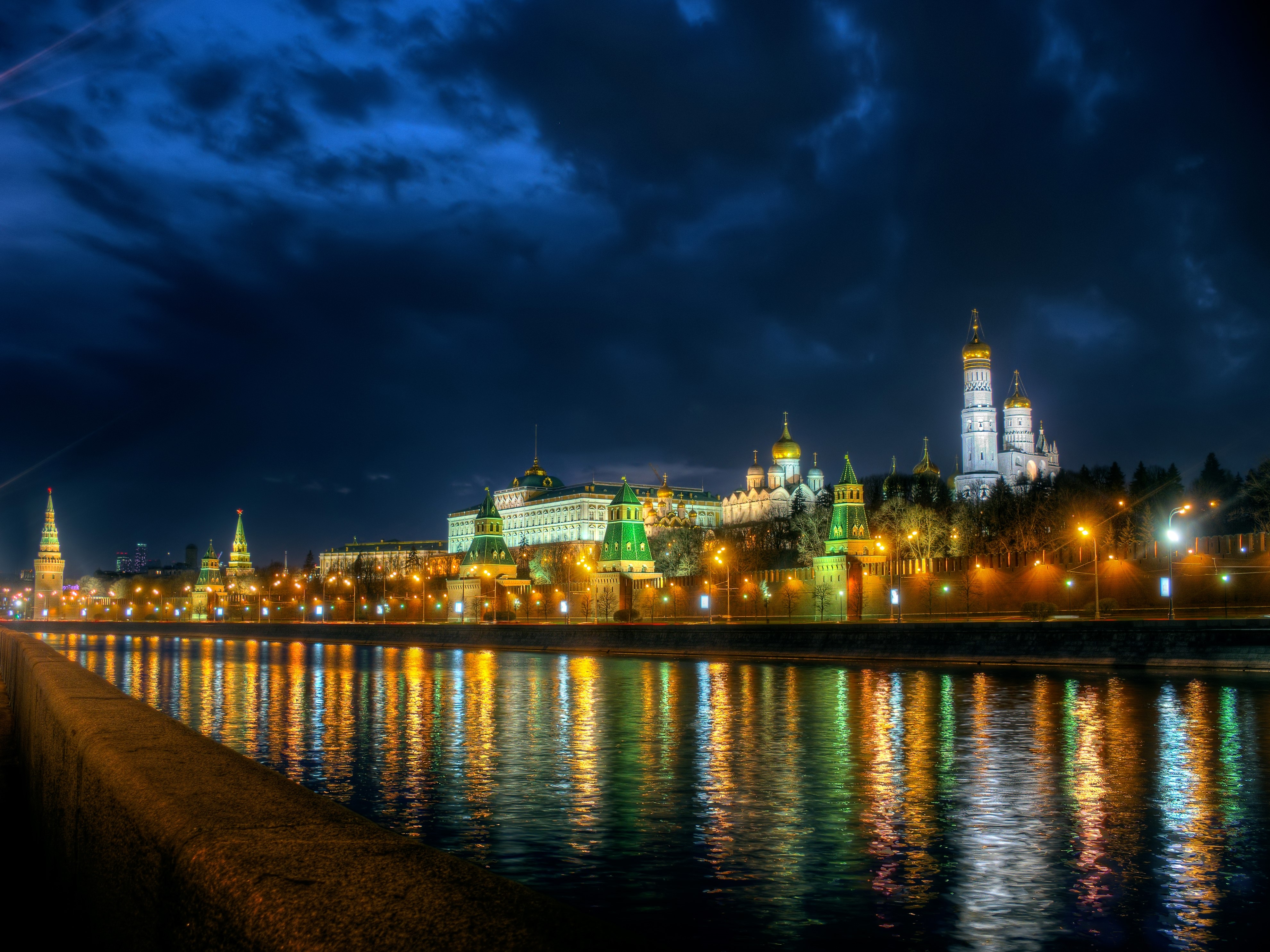 Moscow Kremlin and Moskva River at Night HD Wallpaper