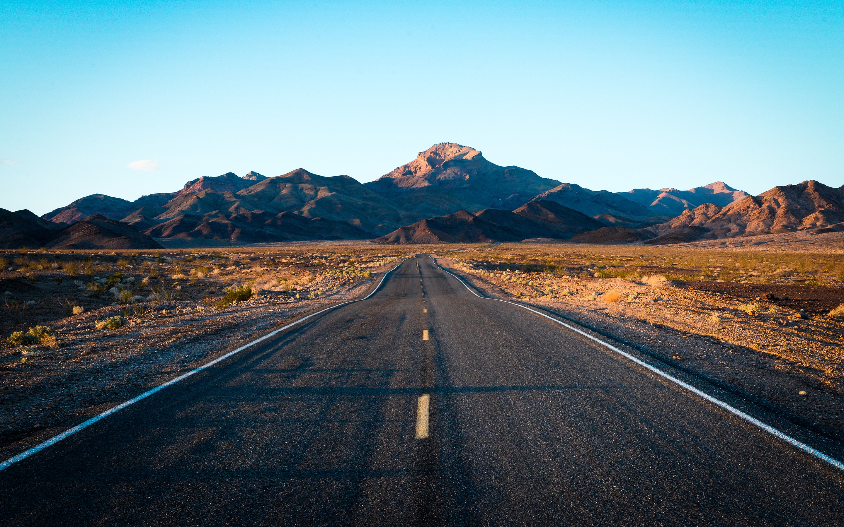 Asphalt road through Death Valley mountains HD Wallpaper