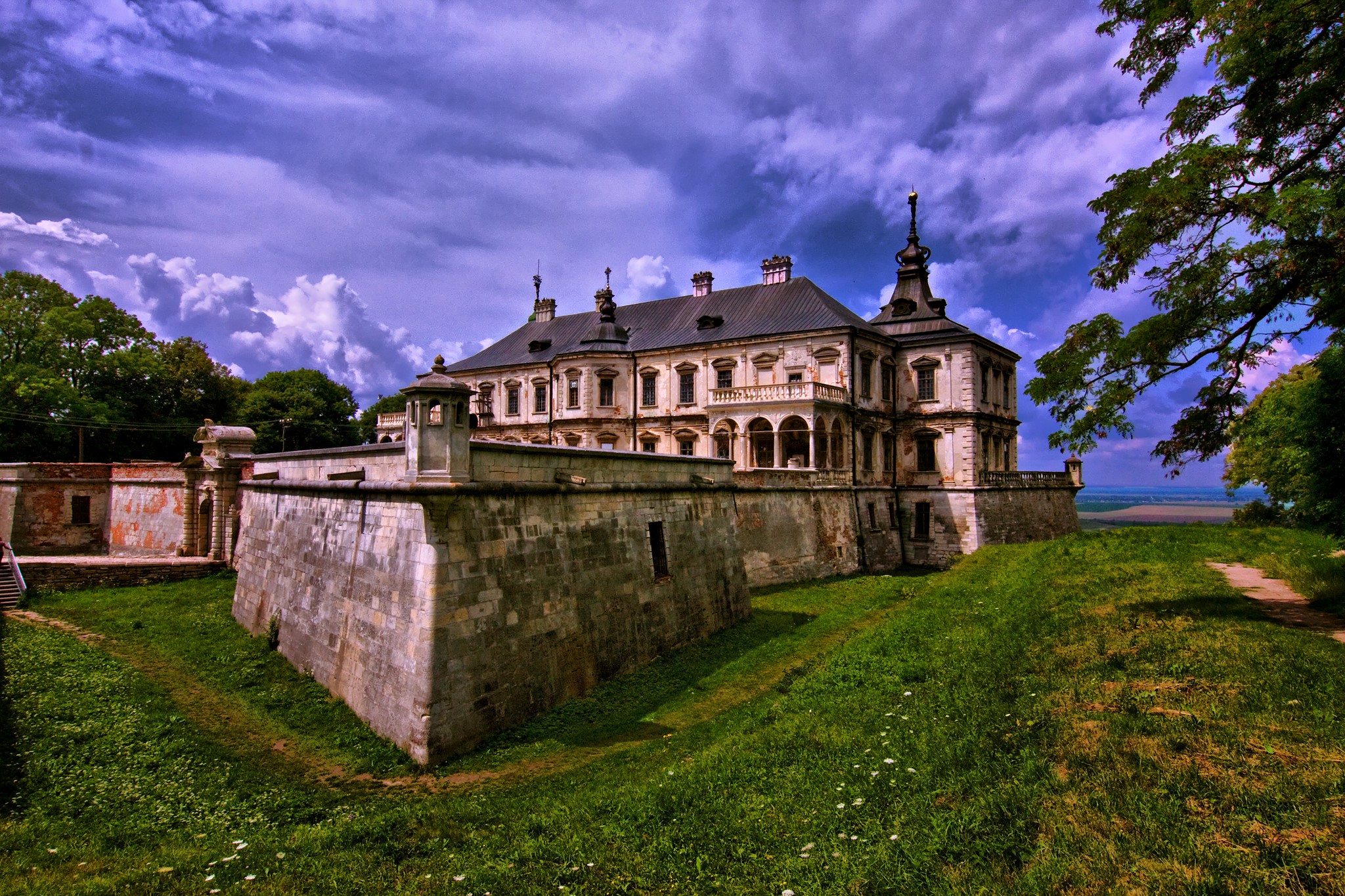 Pidhirtsi Castle in Pidgirtsi village, Lviv Oblast, Ukraine HD Wallpaper