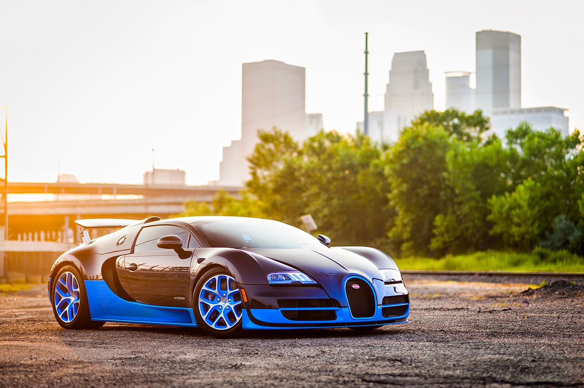 Bugatti Veyron Grand Sport Vitesse parked outdoors HD Wallpaper