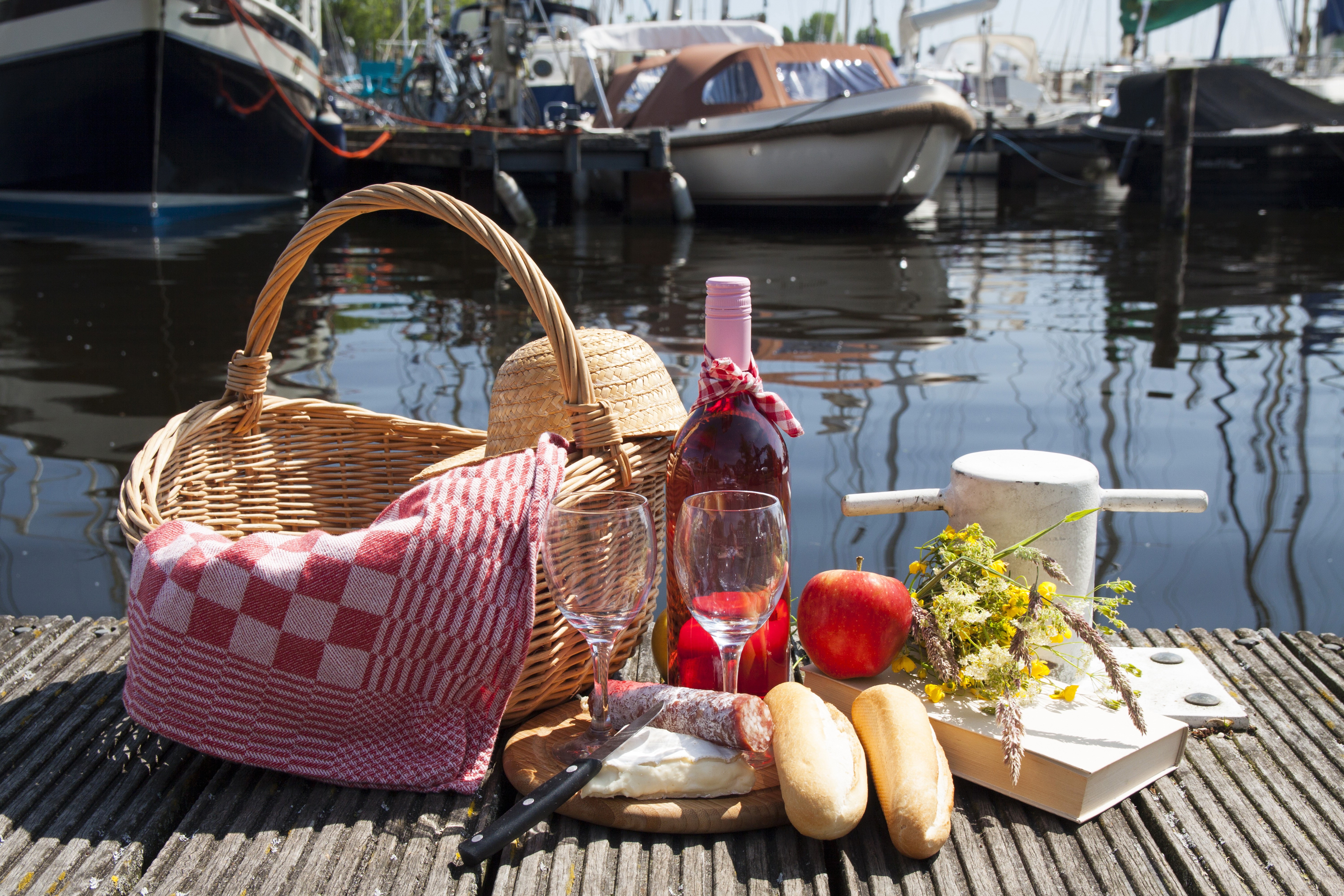 Picnic with wine and food by the marina HD Wallpaper