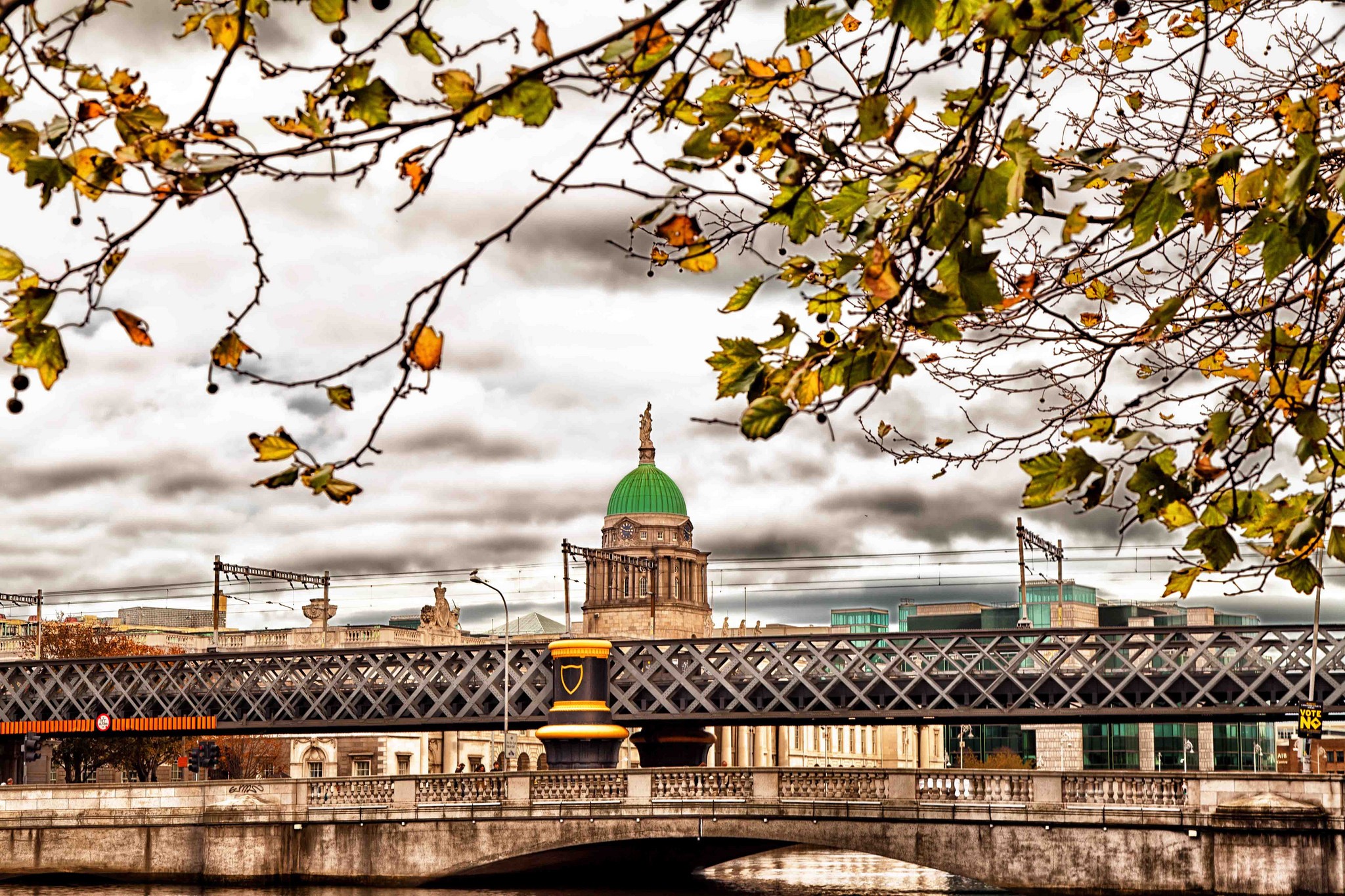 Autumn leaves frame Dublin bridge and Custom House HD Wallpaper