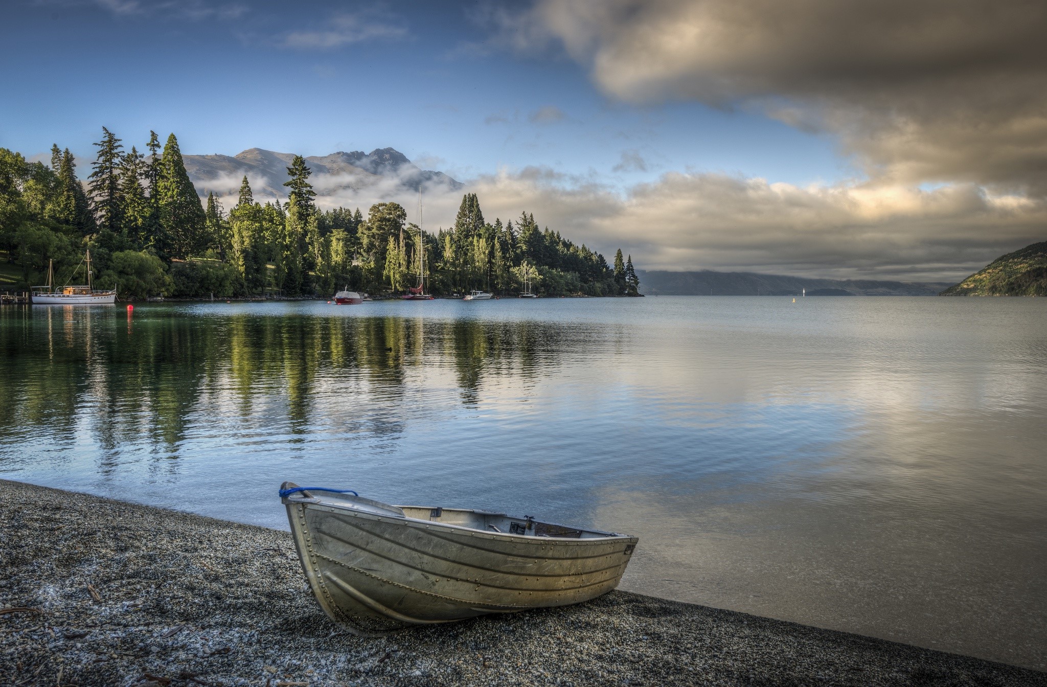 Boat on a lake with mountains and trees HD Wallpaper