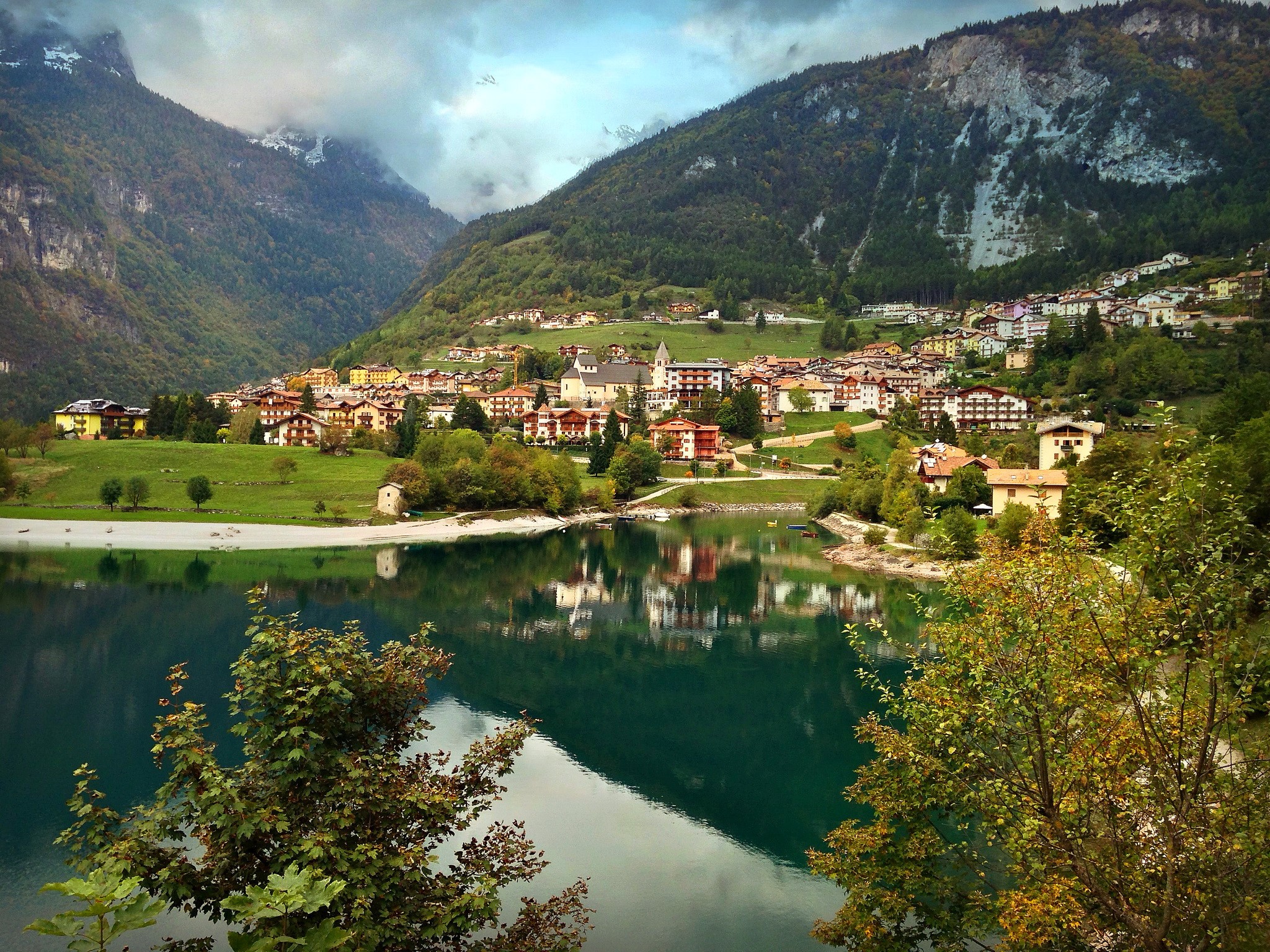 Molveno, Italy: Houses on Mountainside overlooking Lake HD Wallpaper