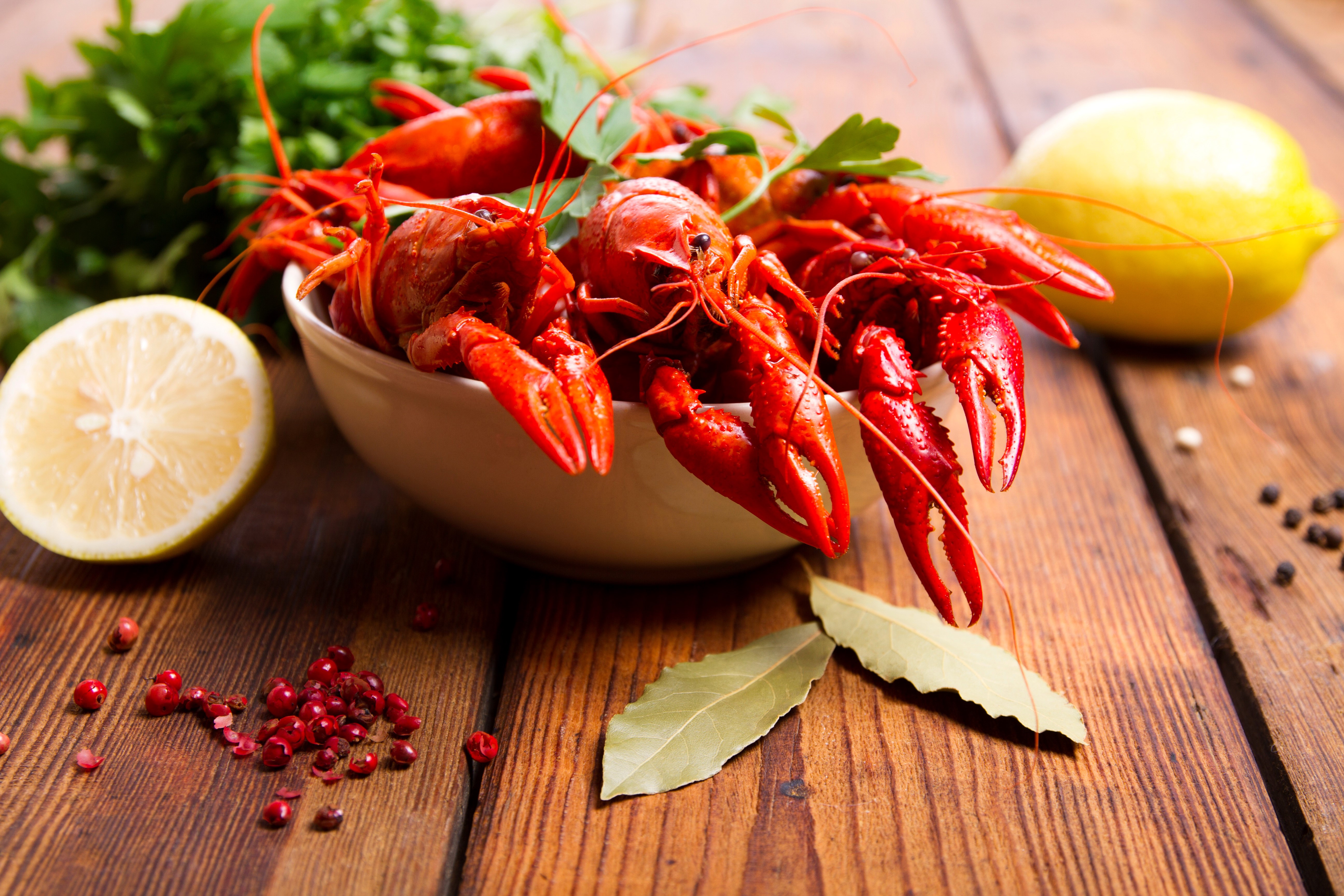 Cooked Crayfish with Lemon and Spices HD Wallpaper