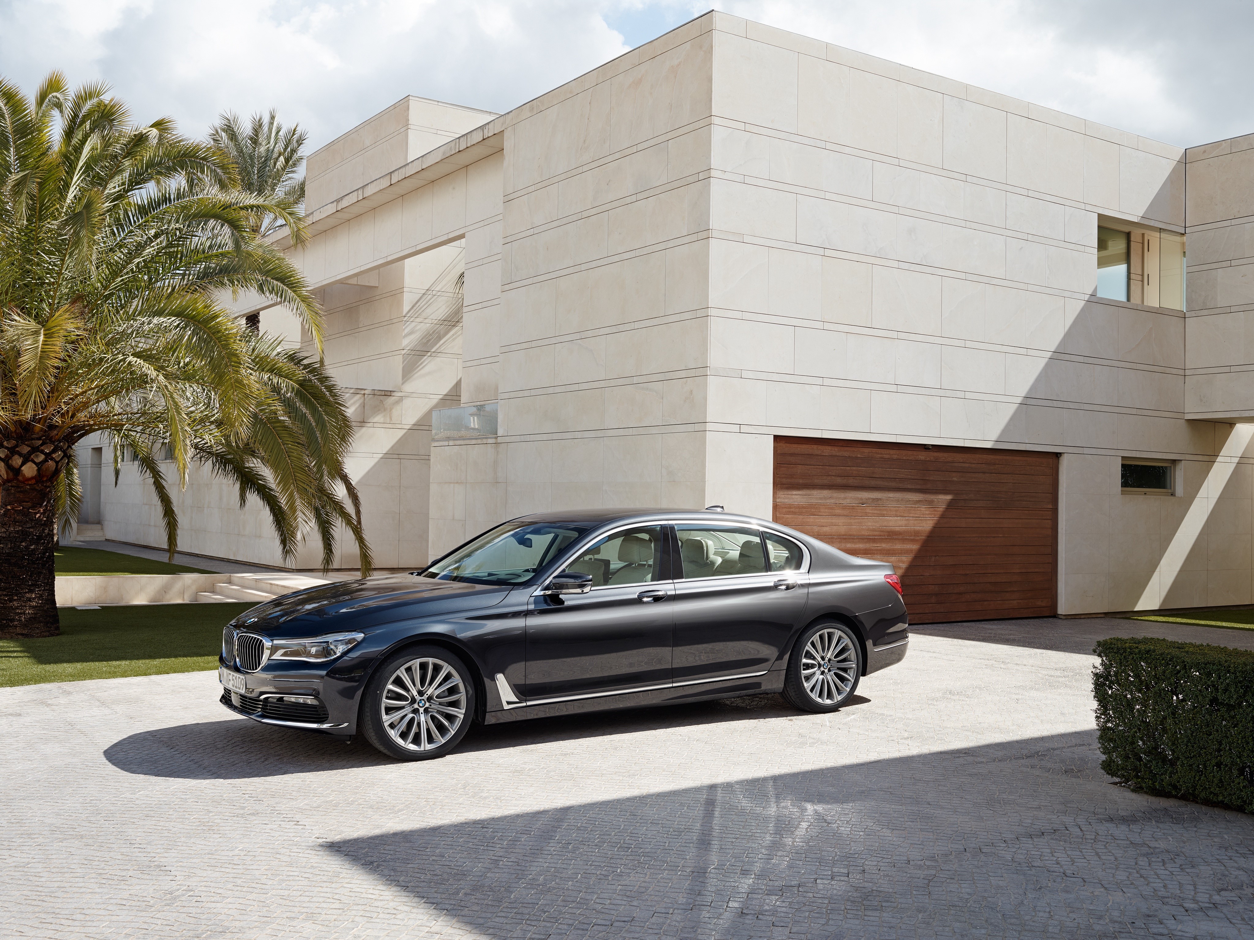 4K BMW 750Li xDrive (G12) 2015 HD Wallpaper
