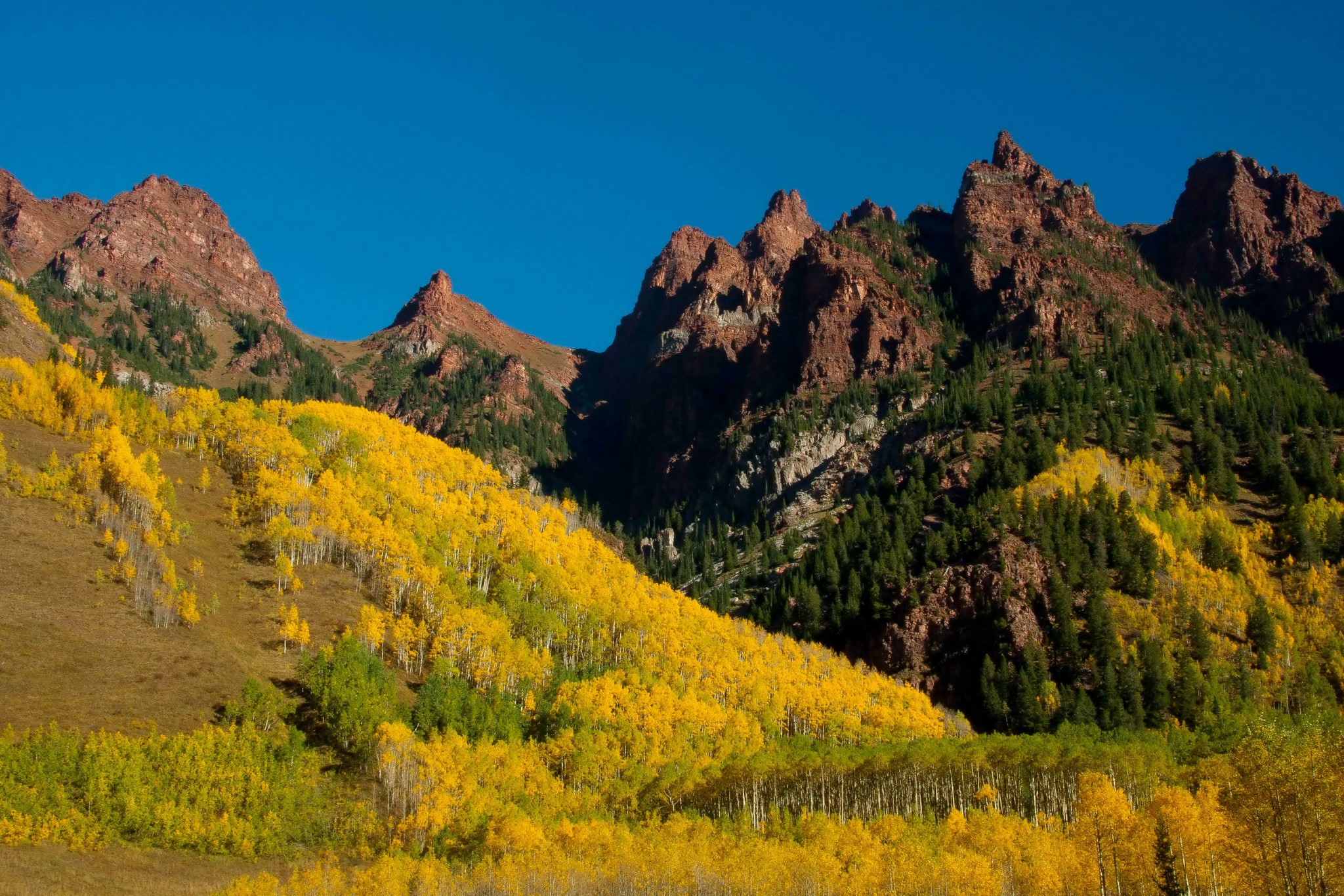 Maroon Bells Mountains in Autumn, Colorado, USA HD Wallpaper