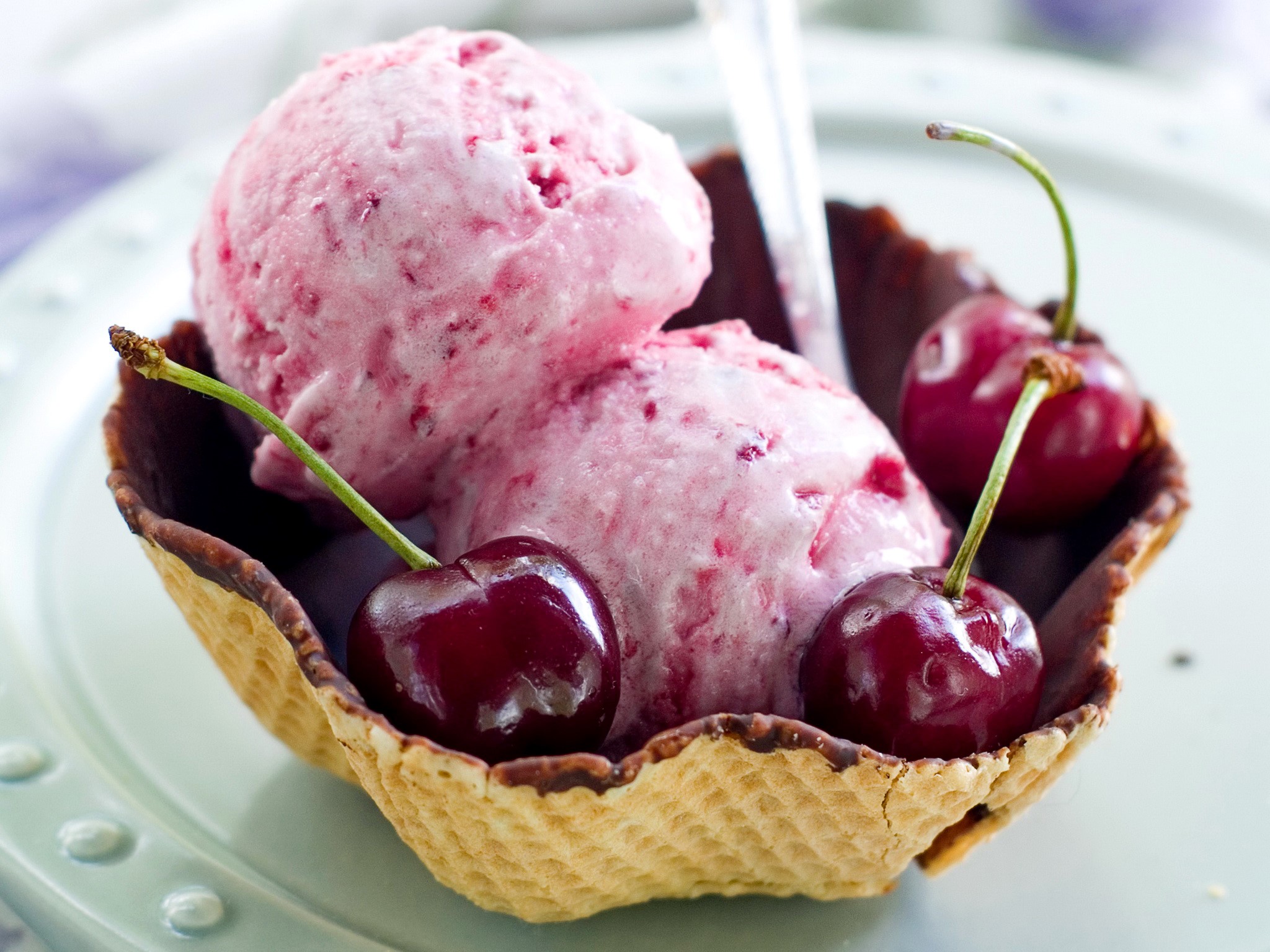 Cherry ice cream in a waffle bowl with fresh cherries HD Wallpaper
