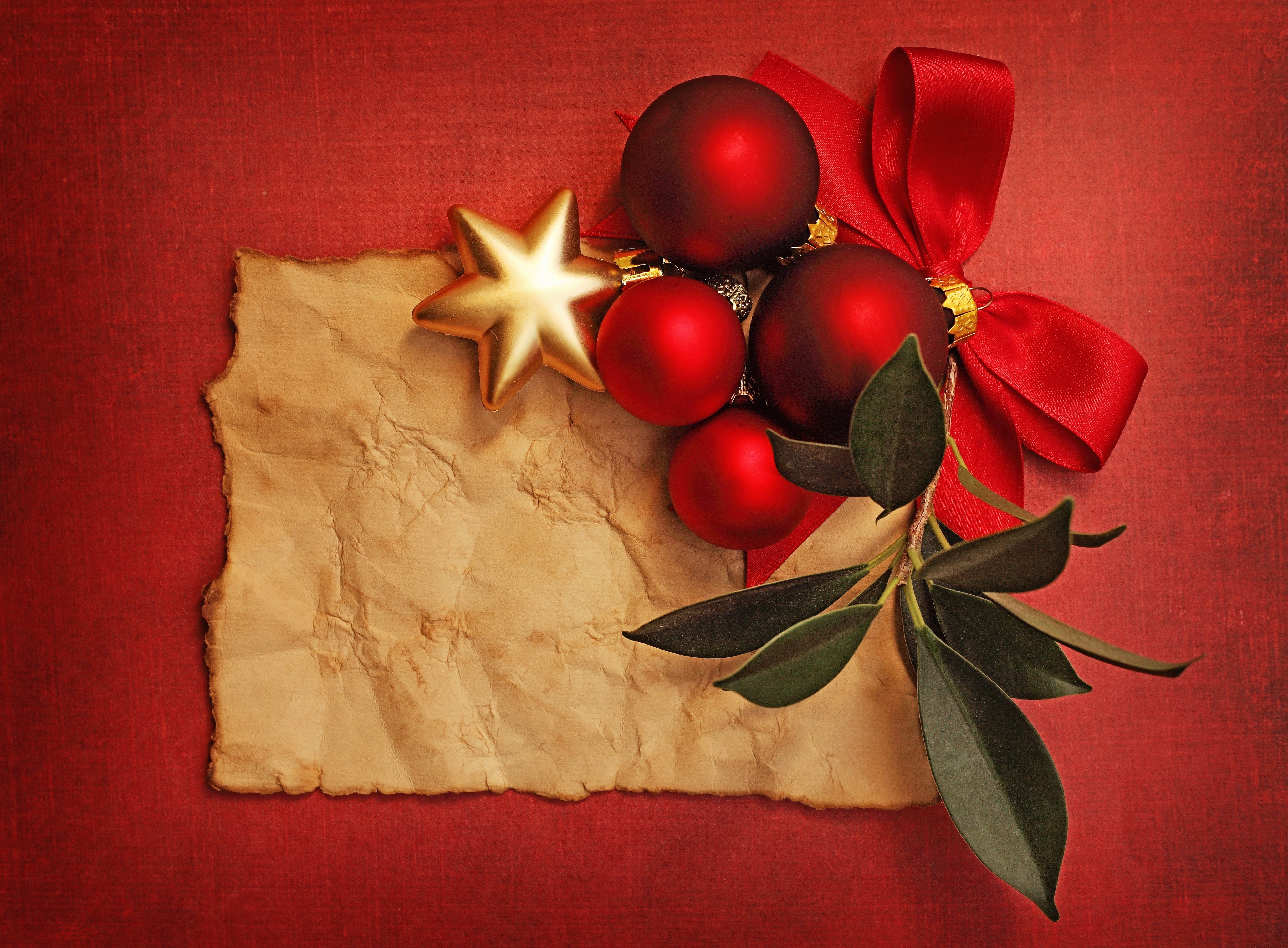 Christmas ornaments with star and parchment HD Wallpaper