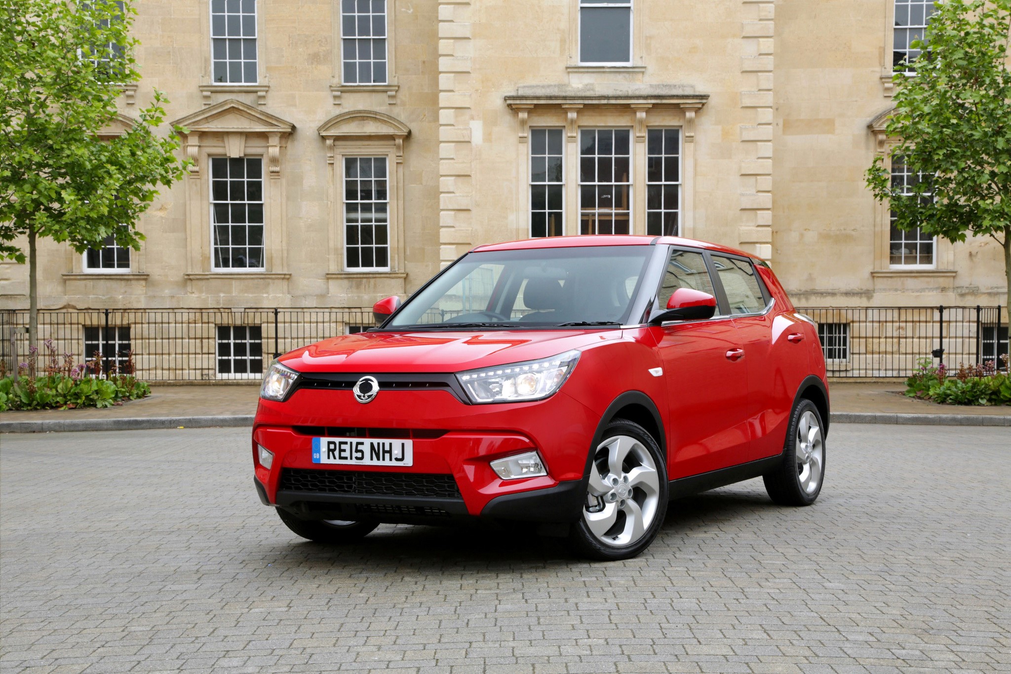 Red 2015 SsangYong Tivoli EX parked outside building HD Wallpaper