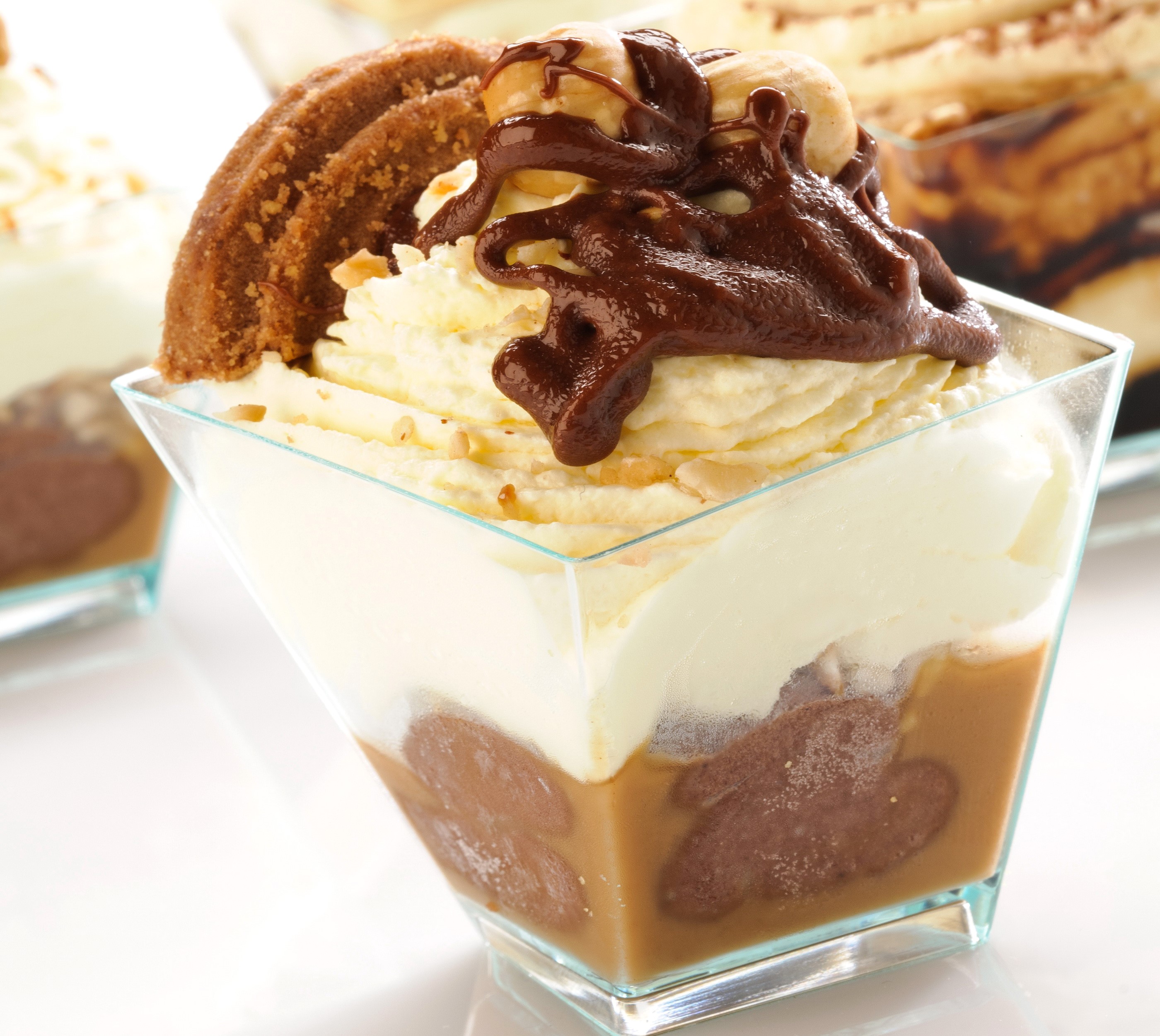Dessert in a glass with ice cream and chocolate HD Wallpaper