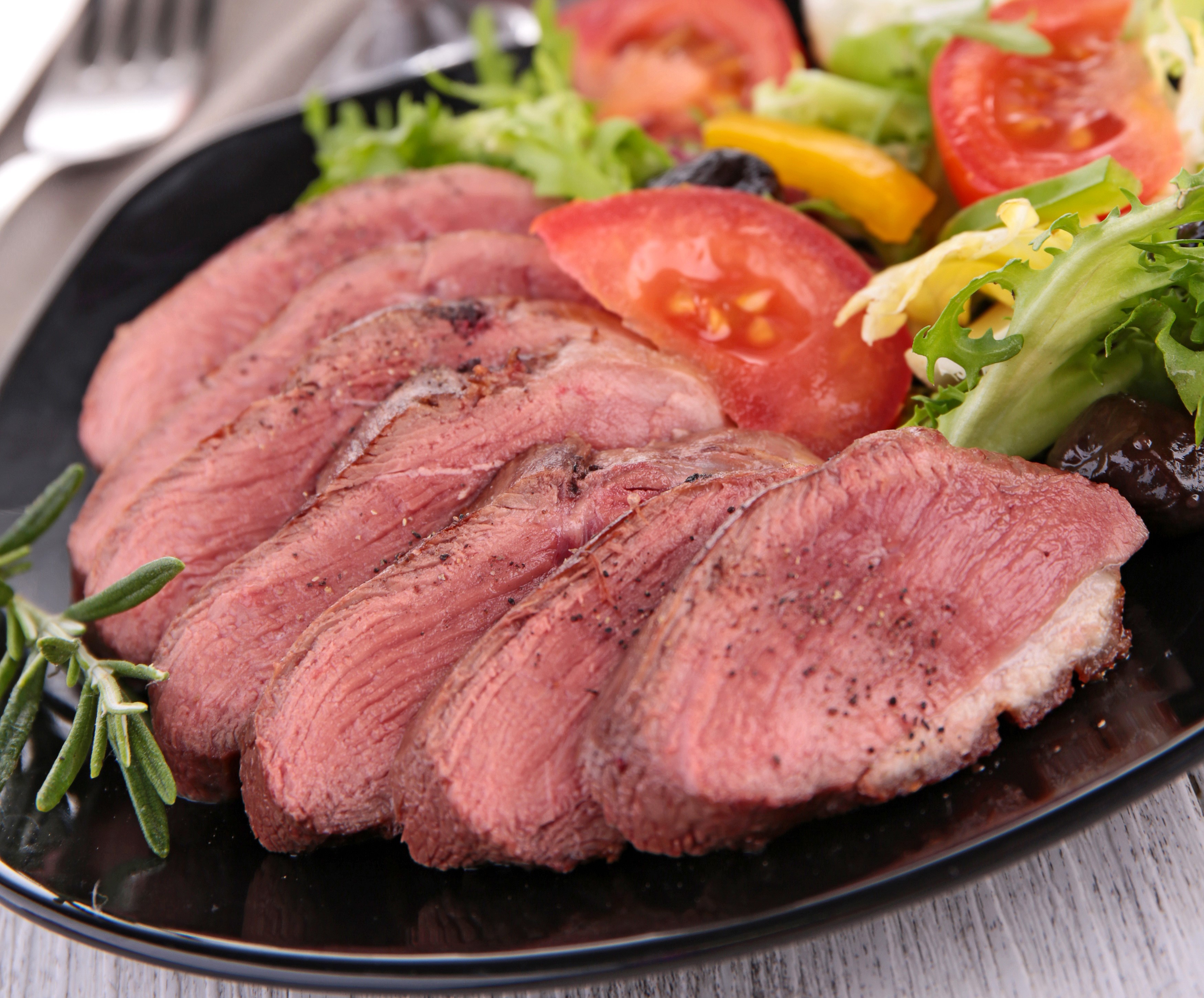 Sliced roast meat with salad and rosemary HD Wallpaper