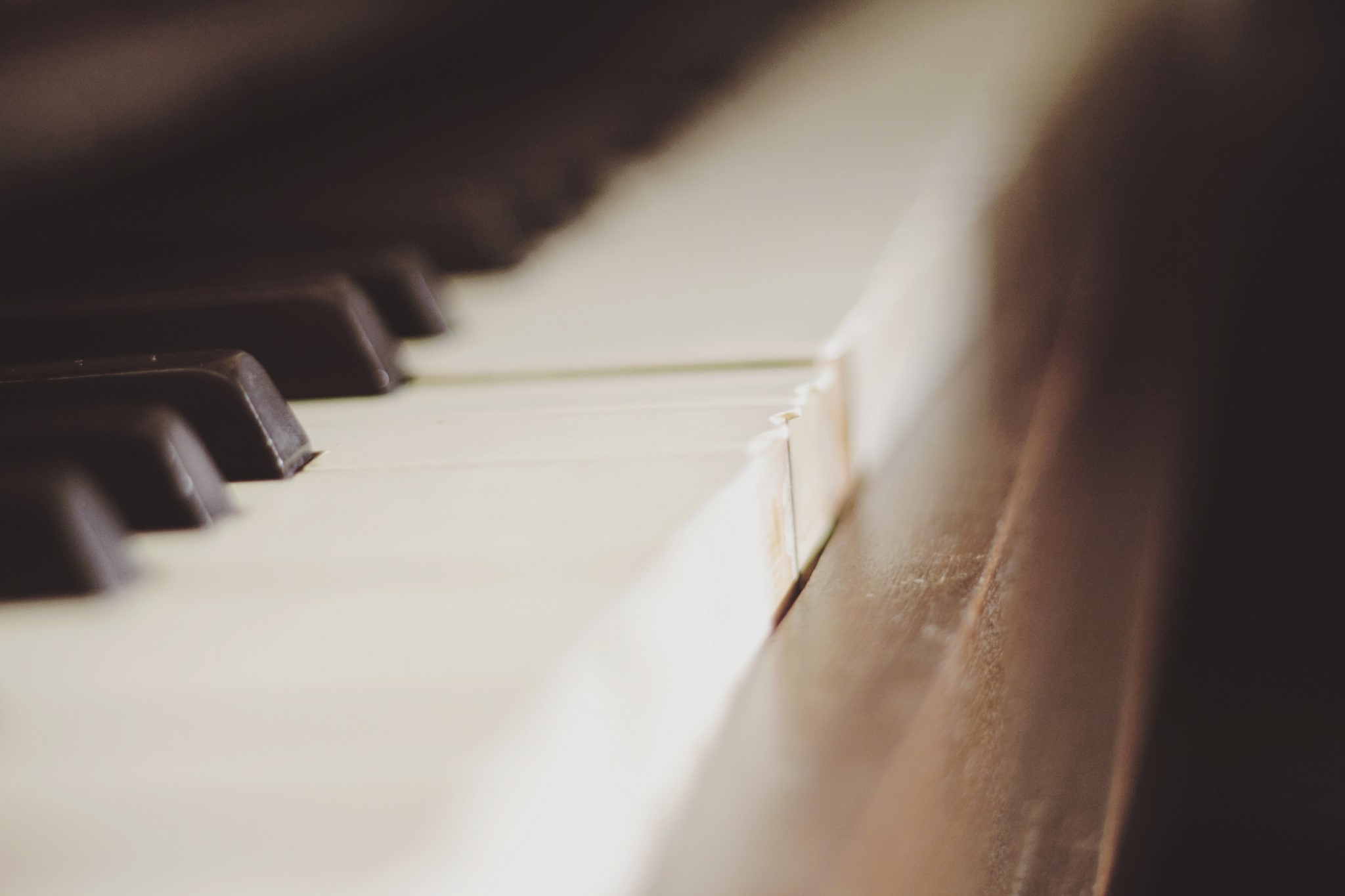 Closeup of piano keys HD Wallpaper