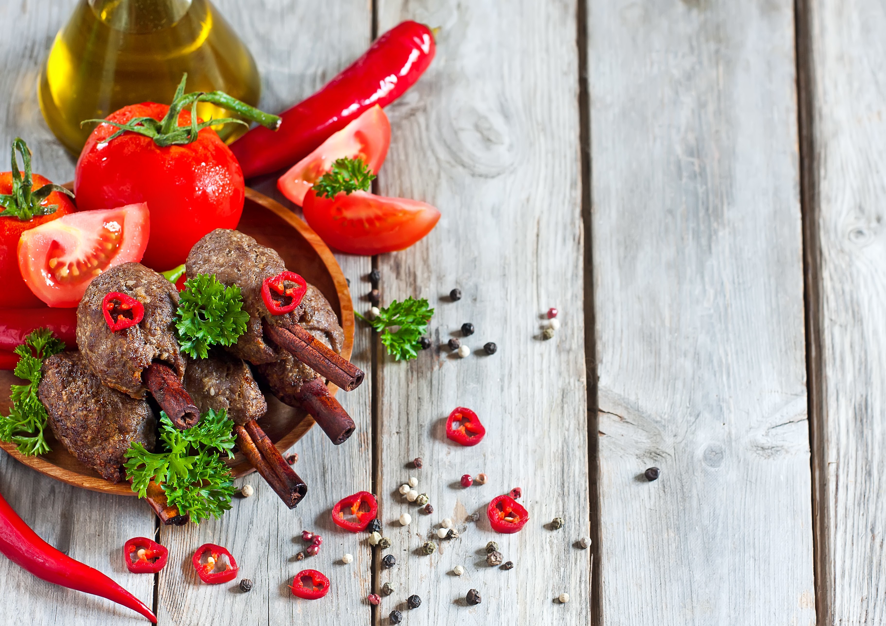 Meat skewers with chili peppers and tomatoes on wooden planks HD Wallpaper