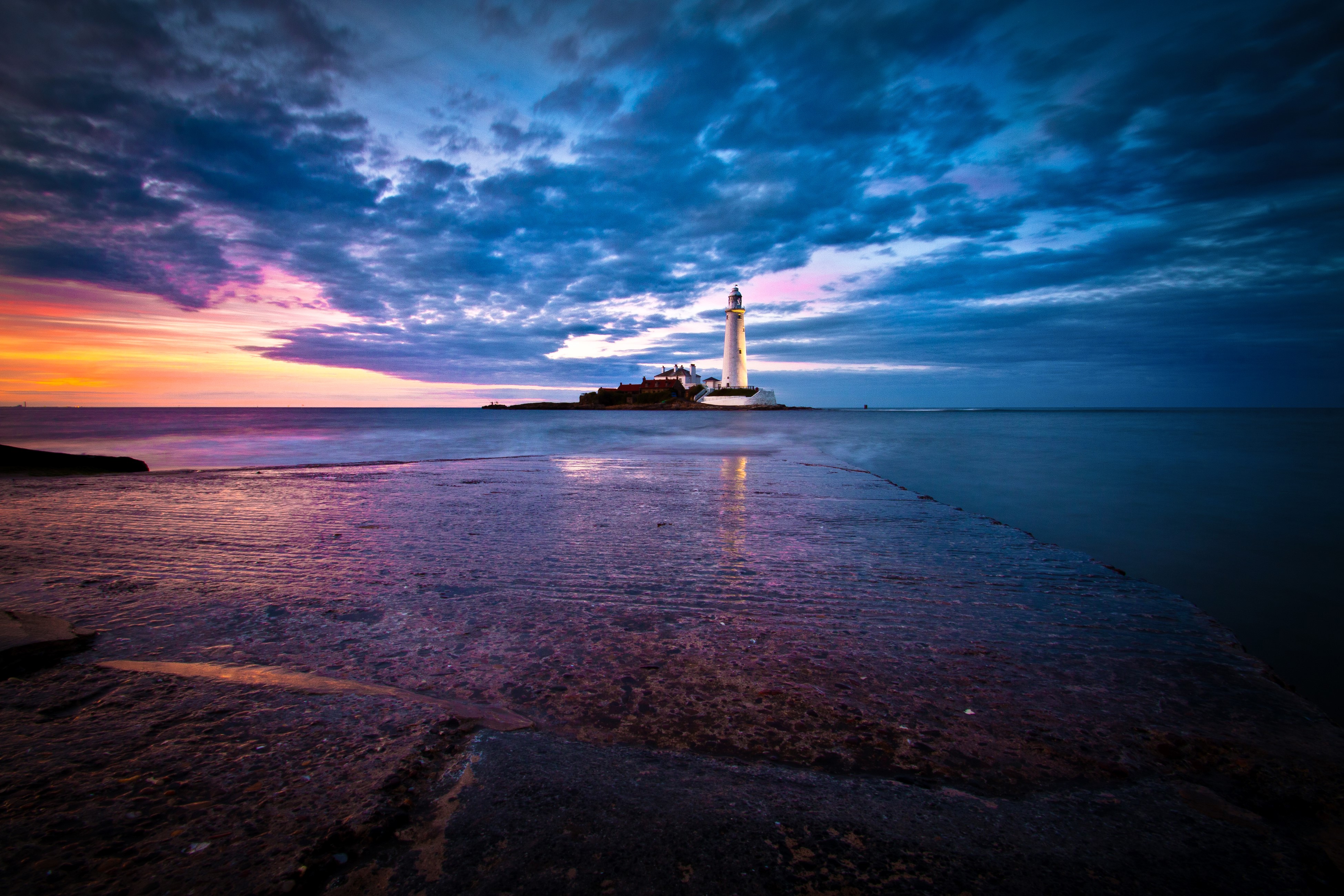 St. Marys Lighthouse at Sunset HD Wallpaper