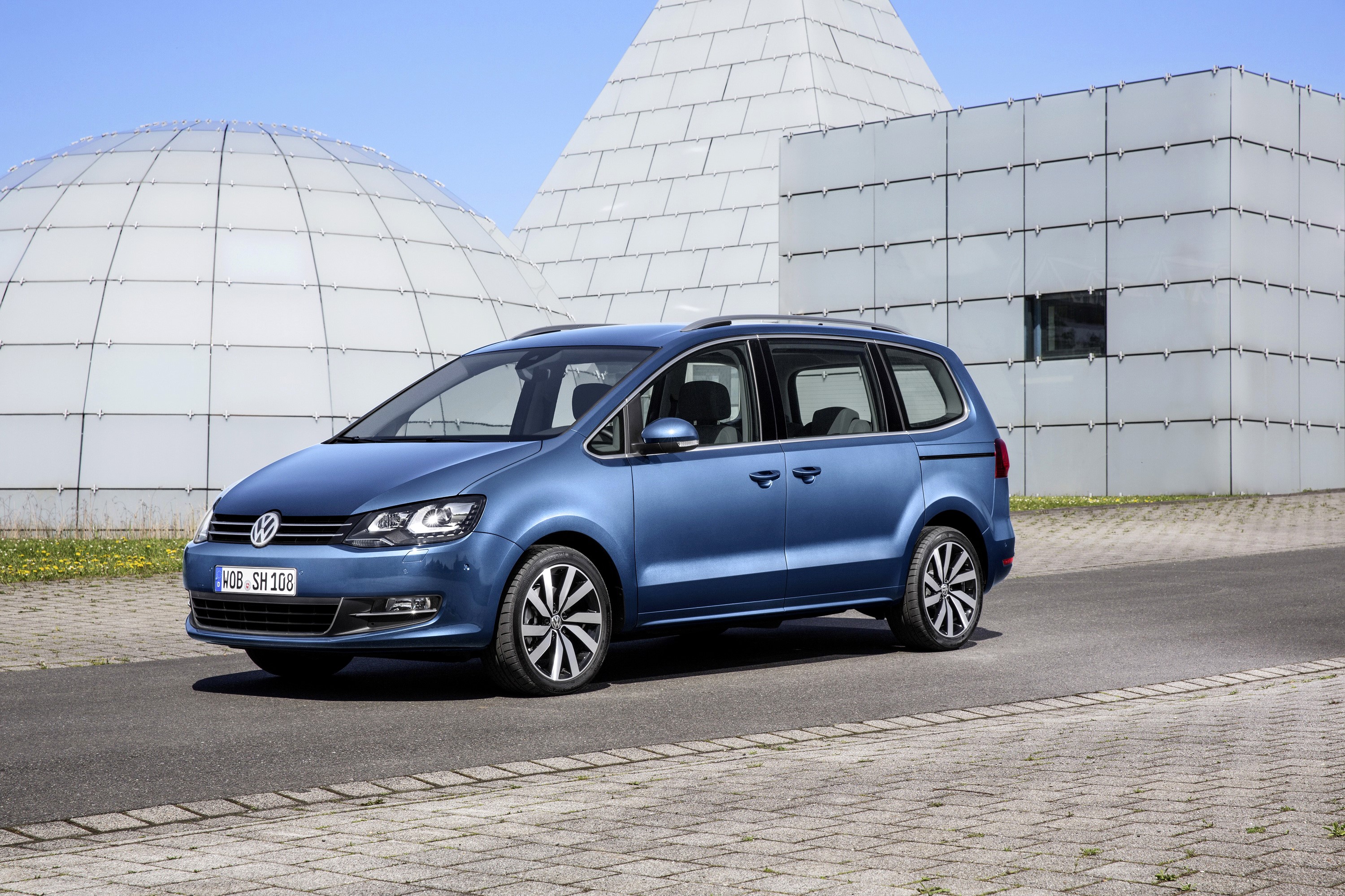 2015 Volkswagen Sharan in Light Blue HD Wallpaper