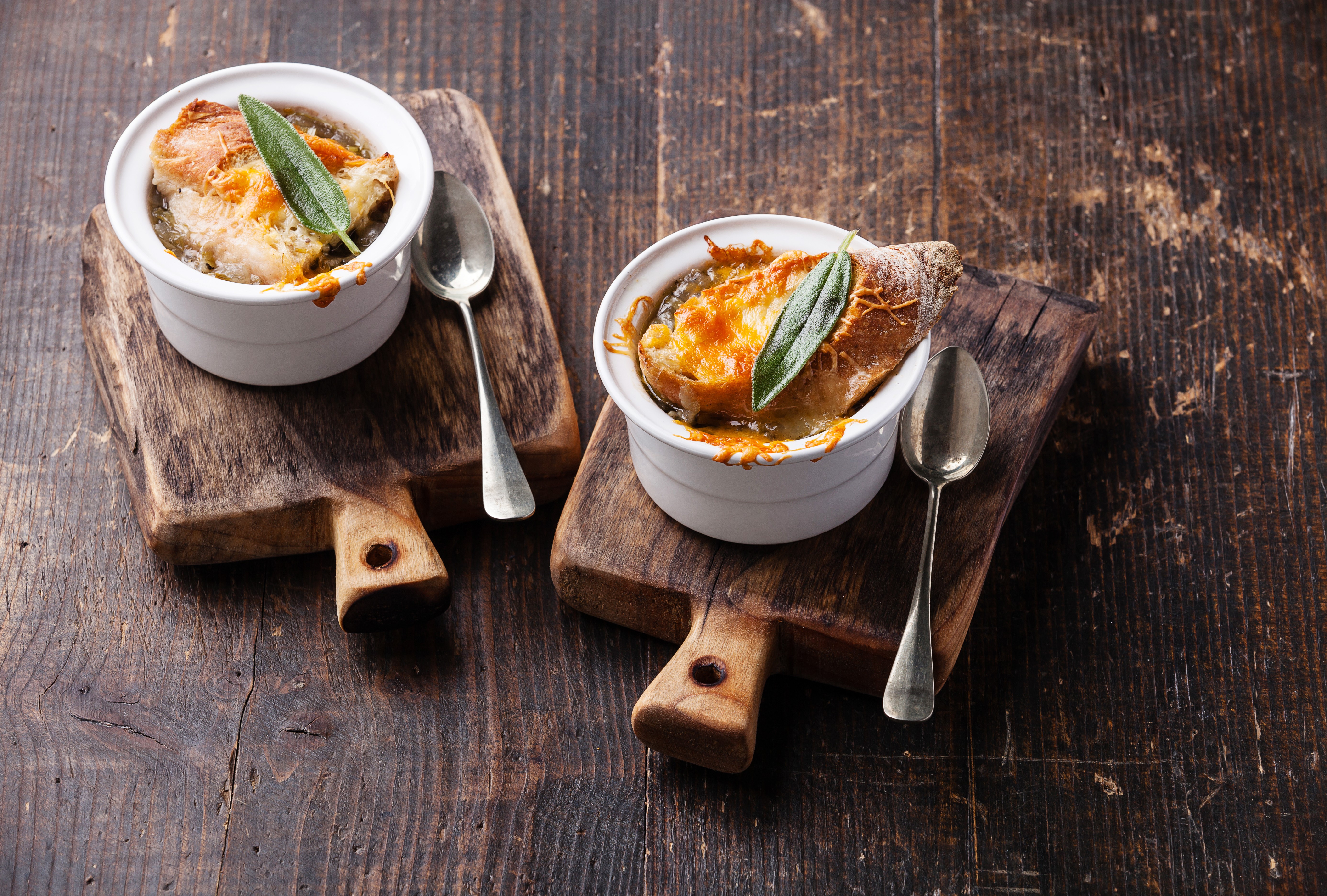 French Onion Soup with Bread and Cheese HD Wallpaper