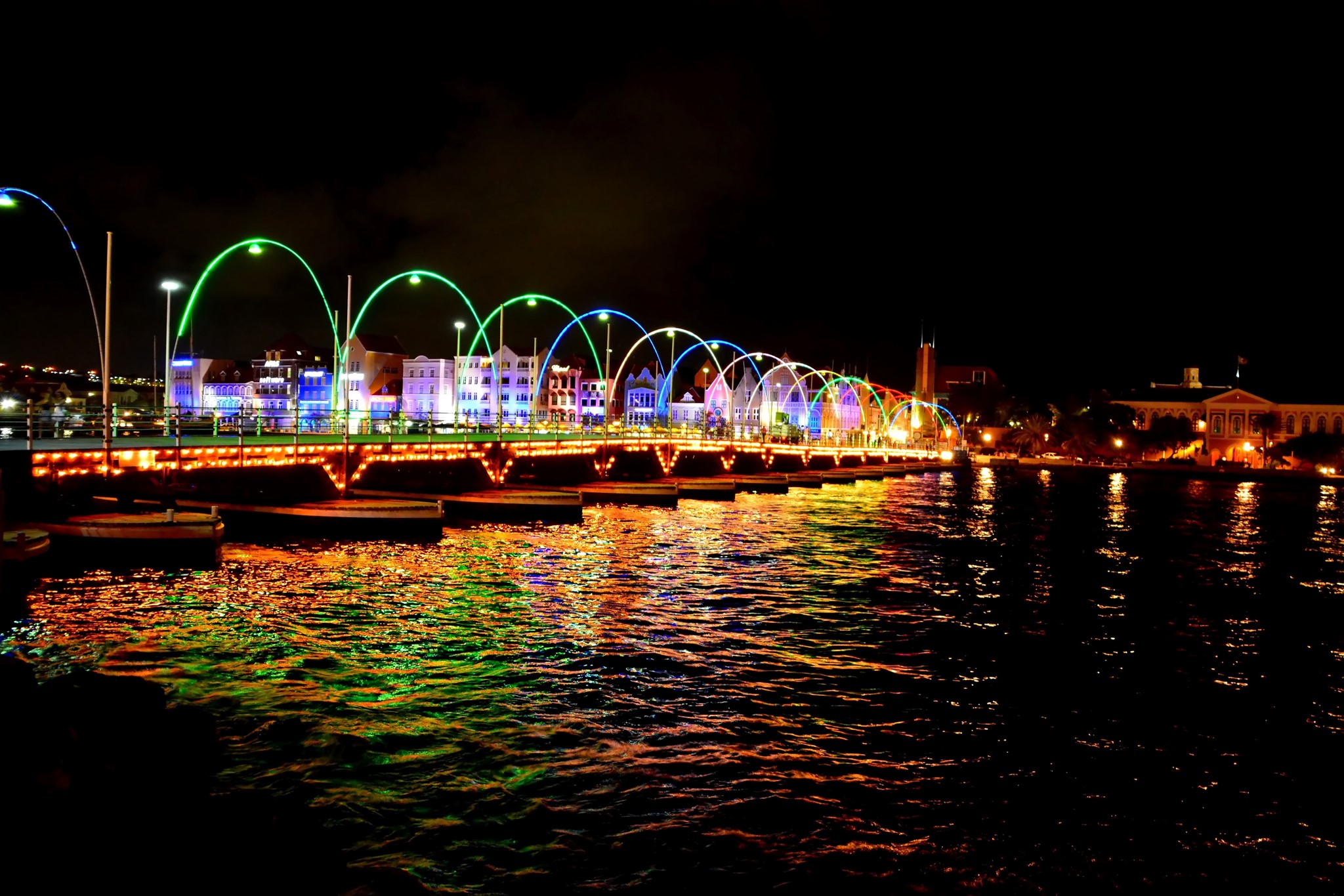 Queen Emma Pontoon Bridge at Night, Willemstad, Curacao HD Wallpaper