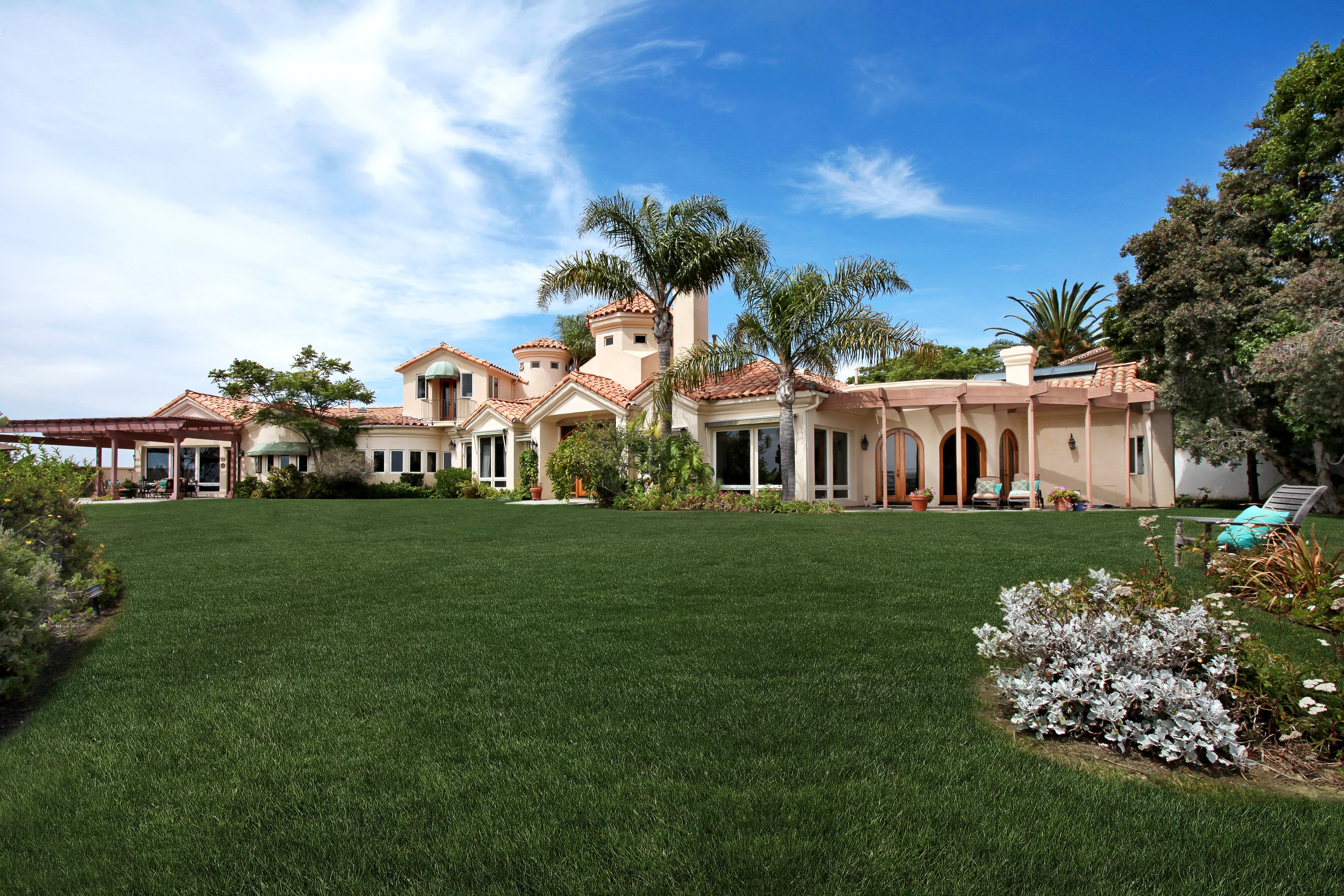Luxury Mansion with Lawn in Laguna Niguel, USA HD Wallpaper