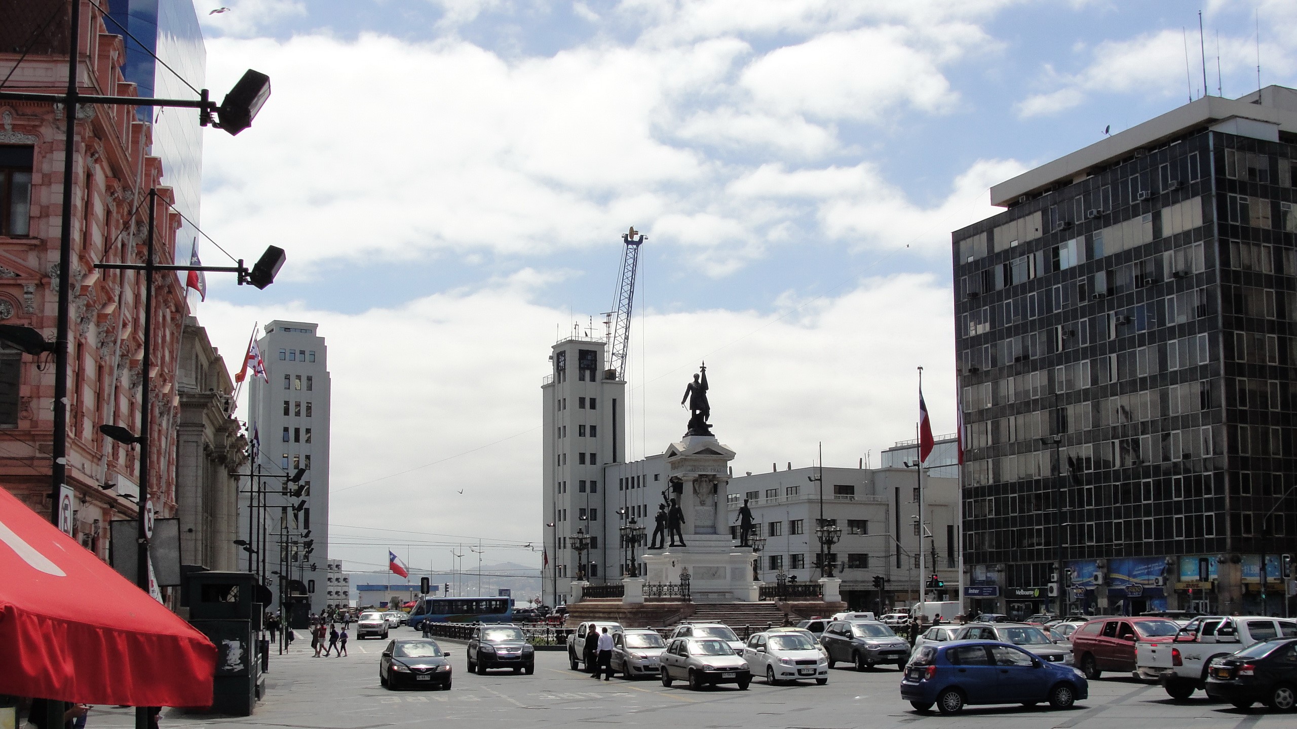 Plaza Sotomayor, Valparaiso, Chile HD Wallpaper