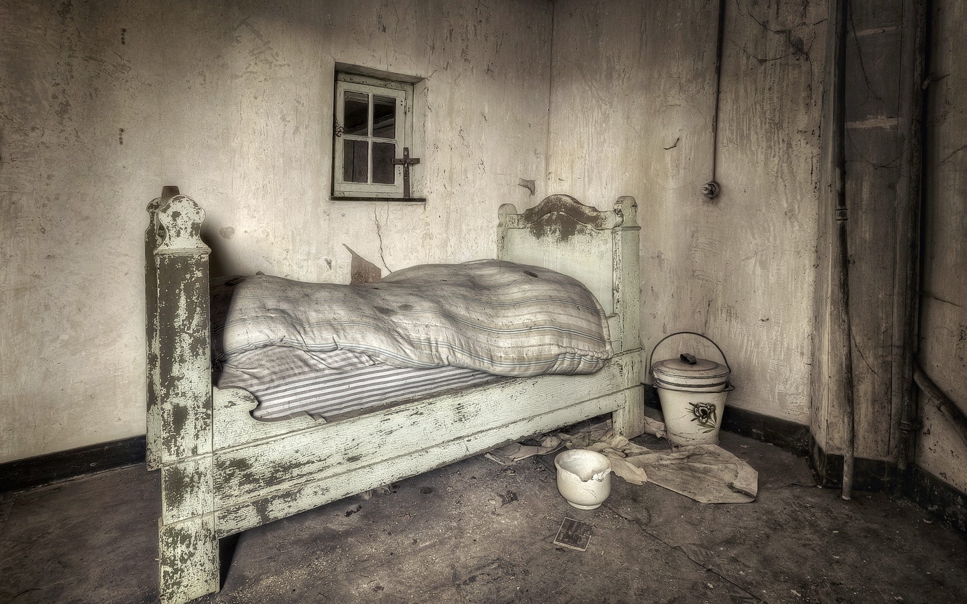 Old room with a bed and a small window HD Wallpaper