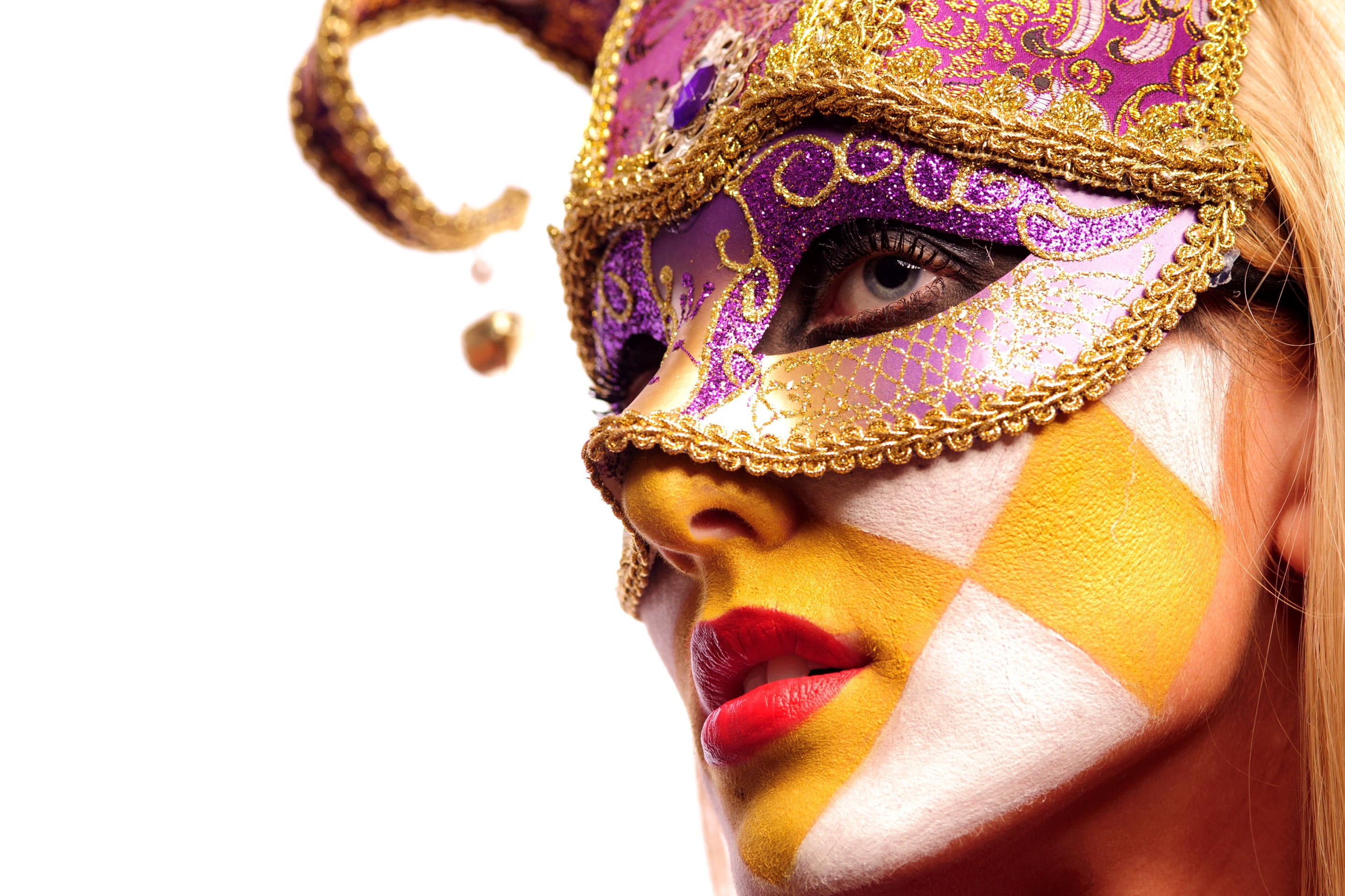 Woman wearing a Venetian mask and face paint HD Wallpaper
