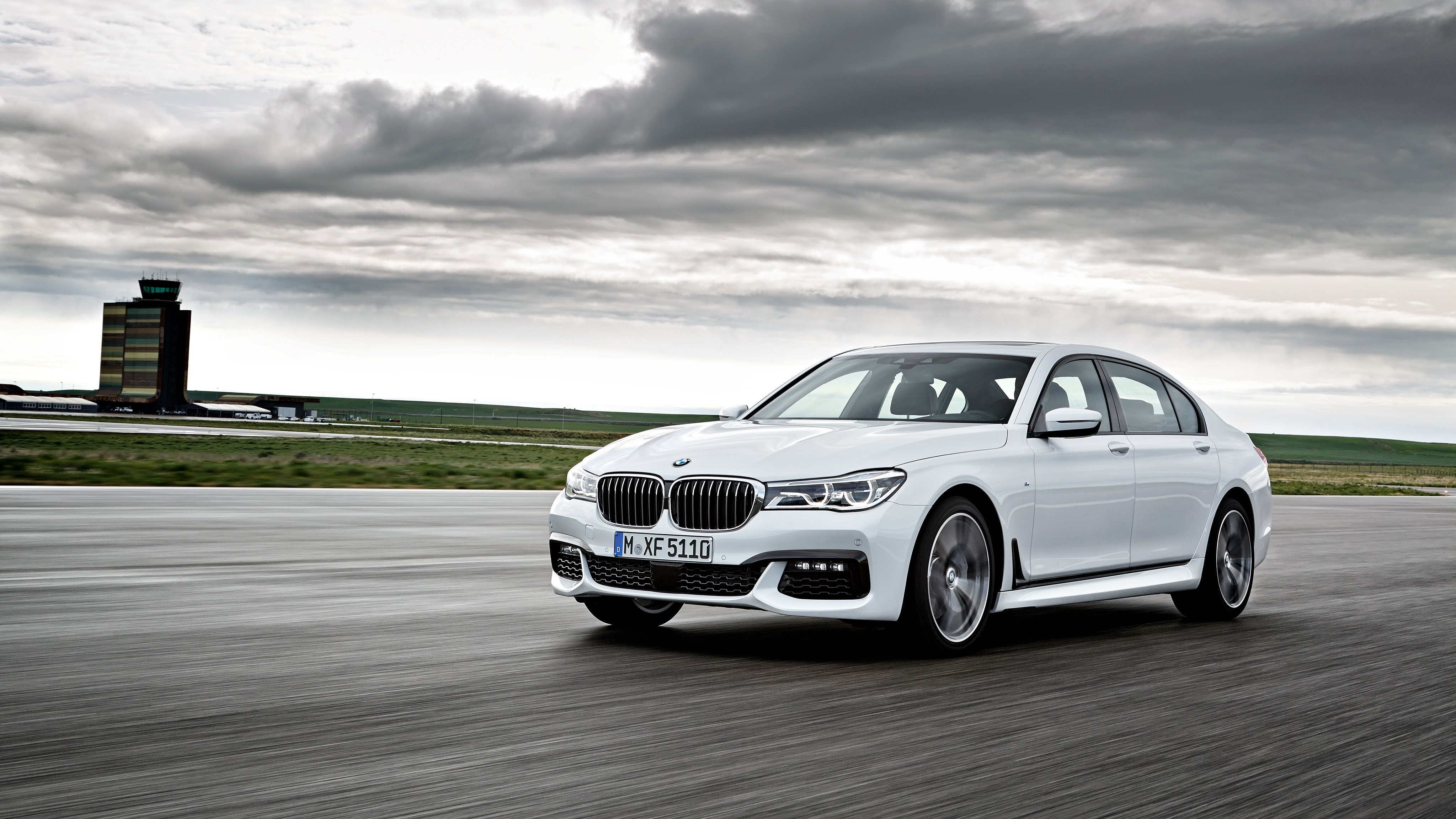 White BMW 7 G11 / G12 on a Racetrack HD Wallpaper