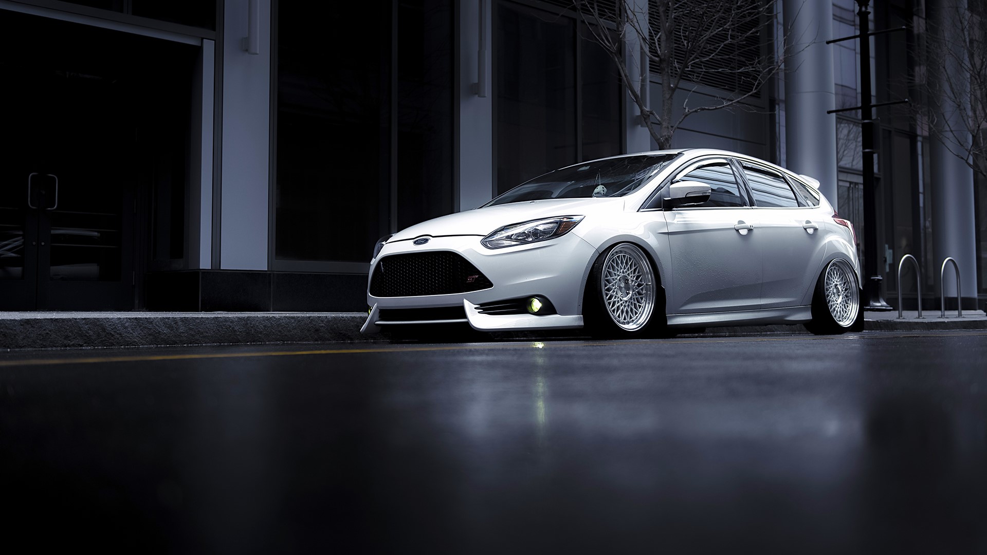White Ford Focus ST Avant Garde parked on wet street HD Wallpaper