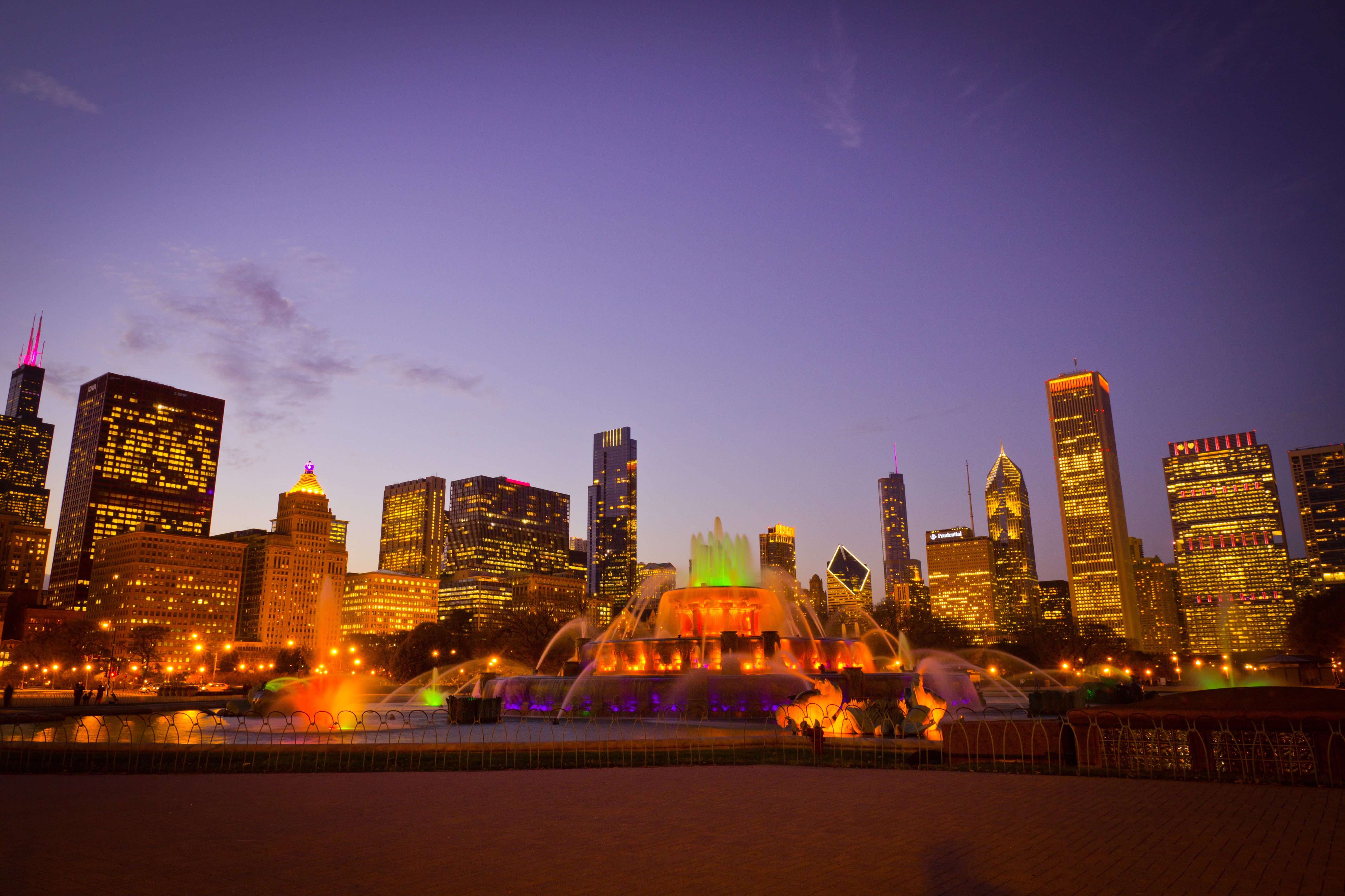 Chicago Skyline with Buckingham Fountain at Dusk HD Wallpaper