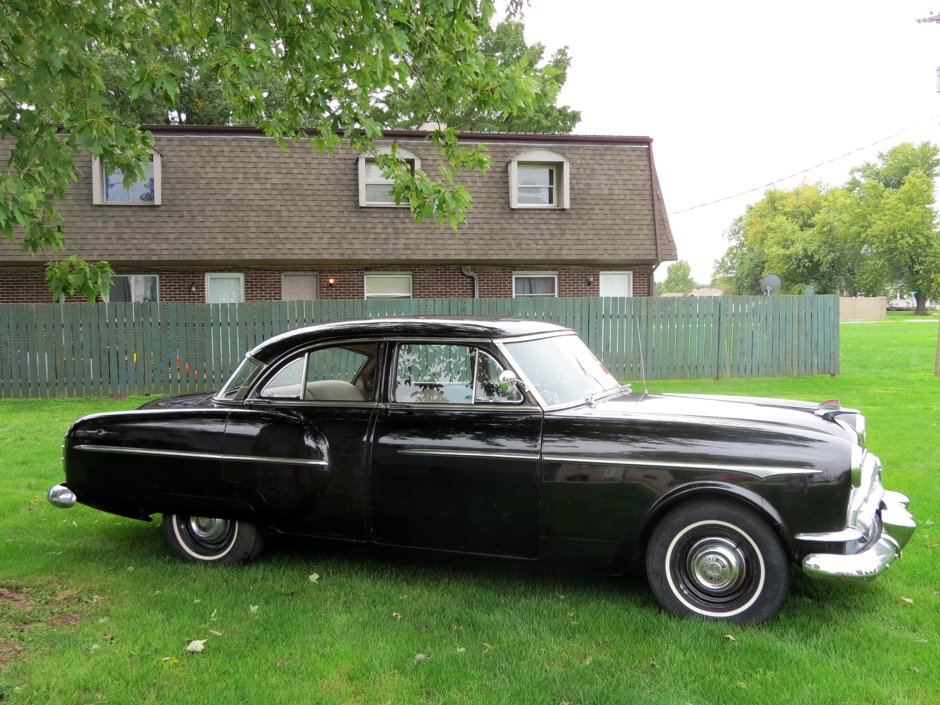 1953 Packard Clipper parked on grass HD Wallpaper