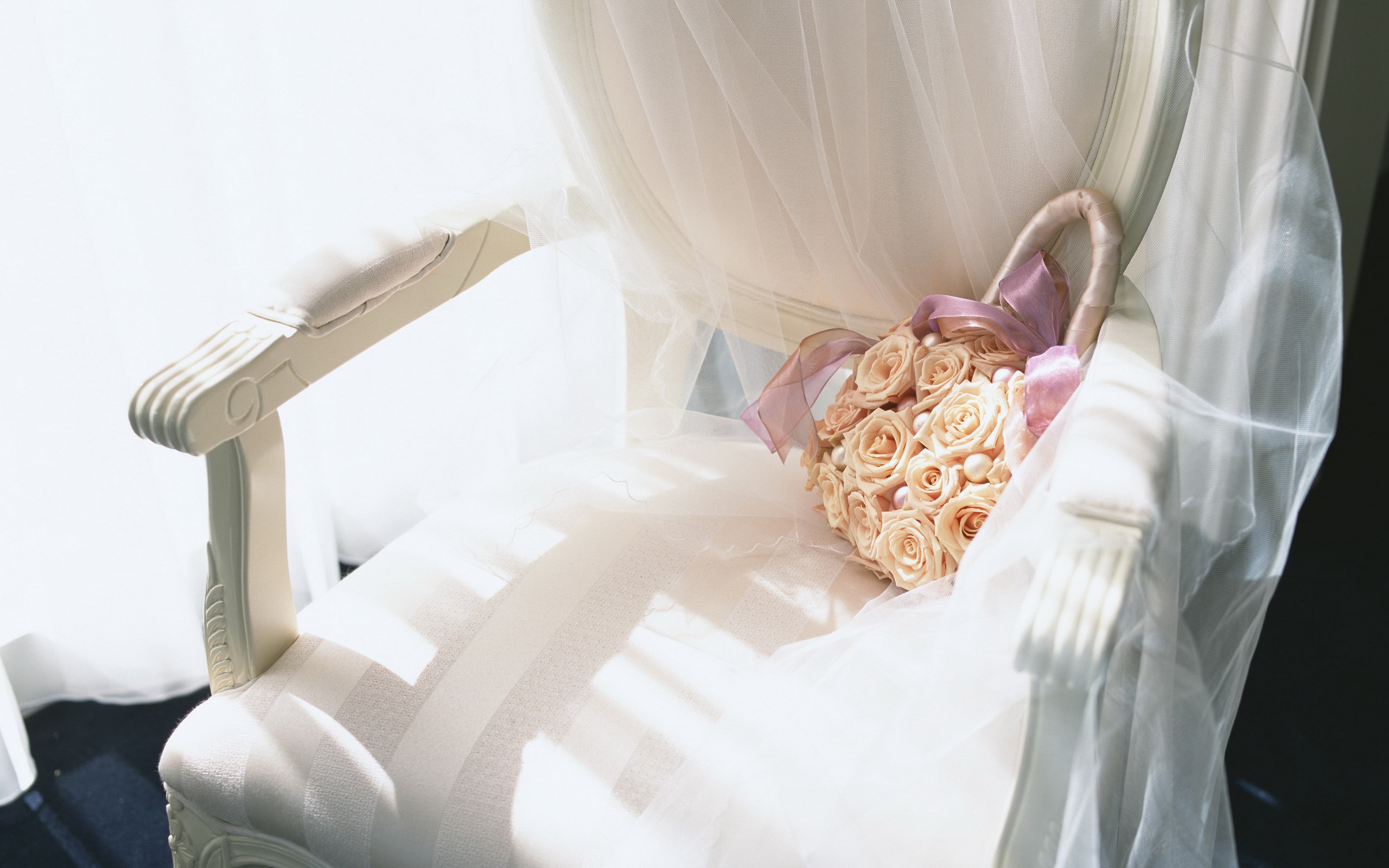 Wedding bouquet on a chair with veil HD Wallpaper