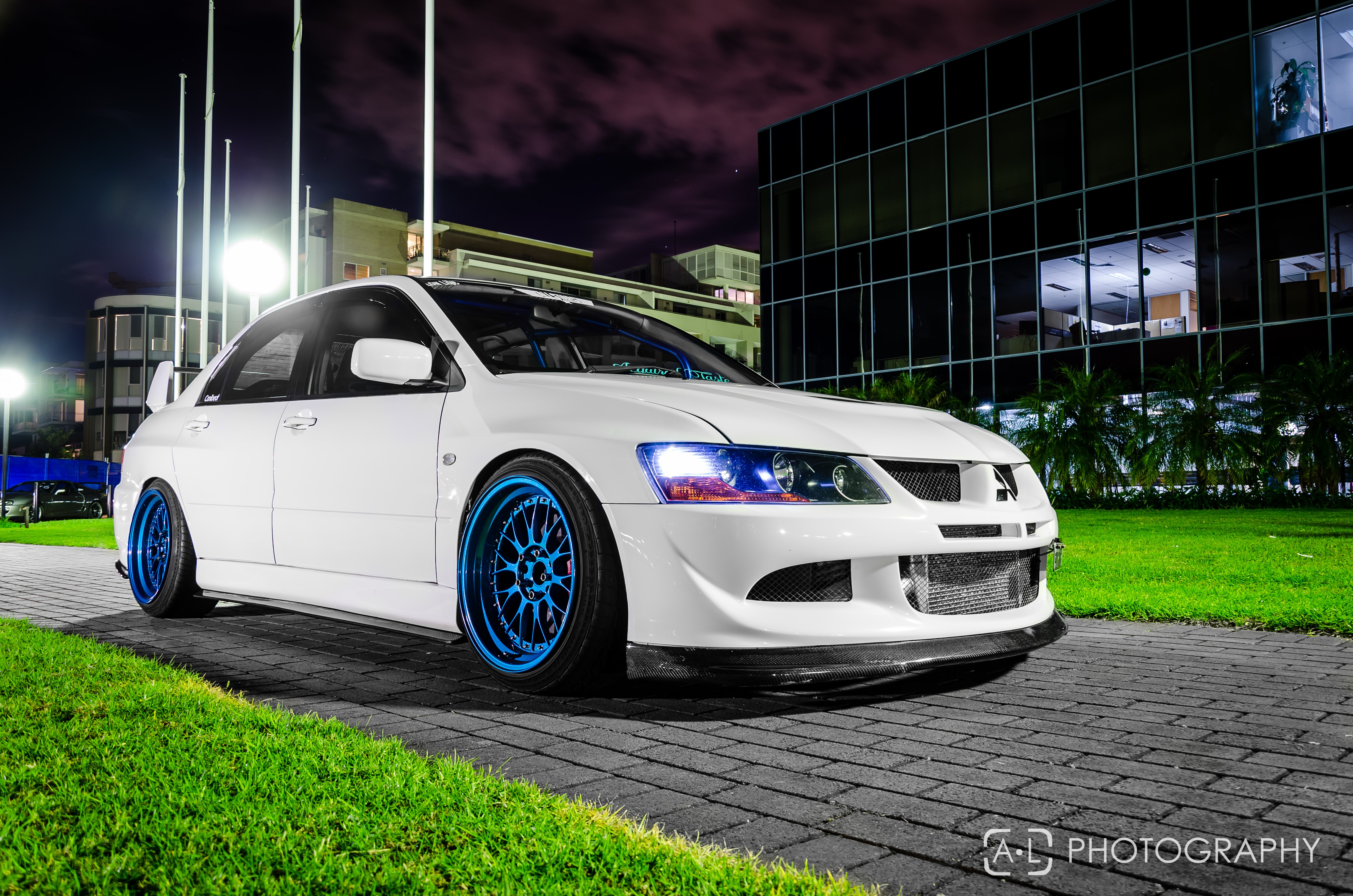 White Mitsubishi Lancer Evolution with blue rims HD Wallpaper