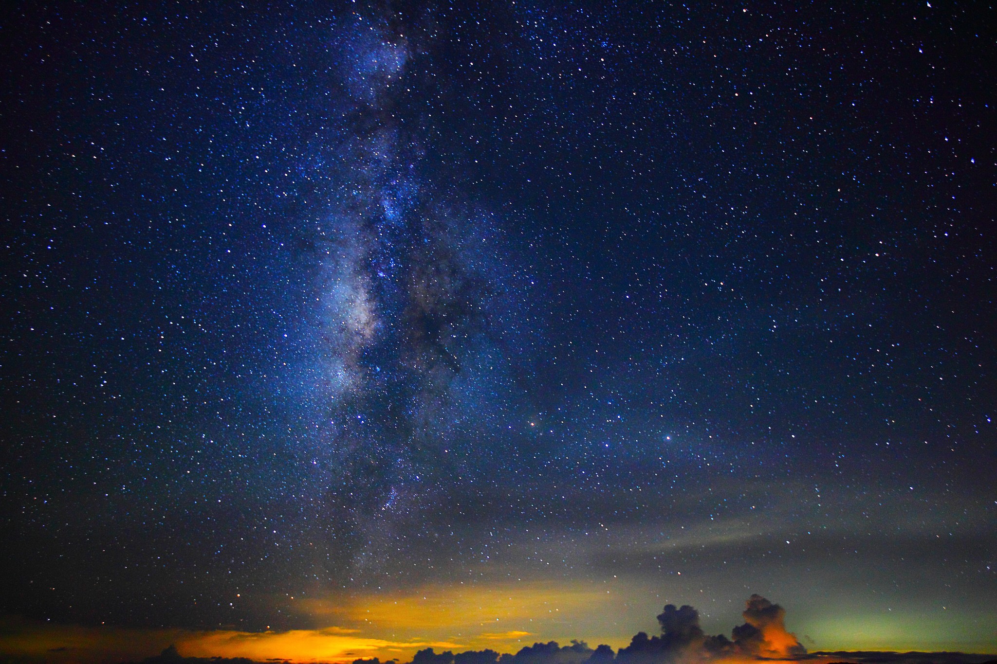Milky Way galaxy and stars in the night sky HD Wallpaper