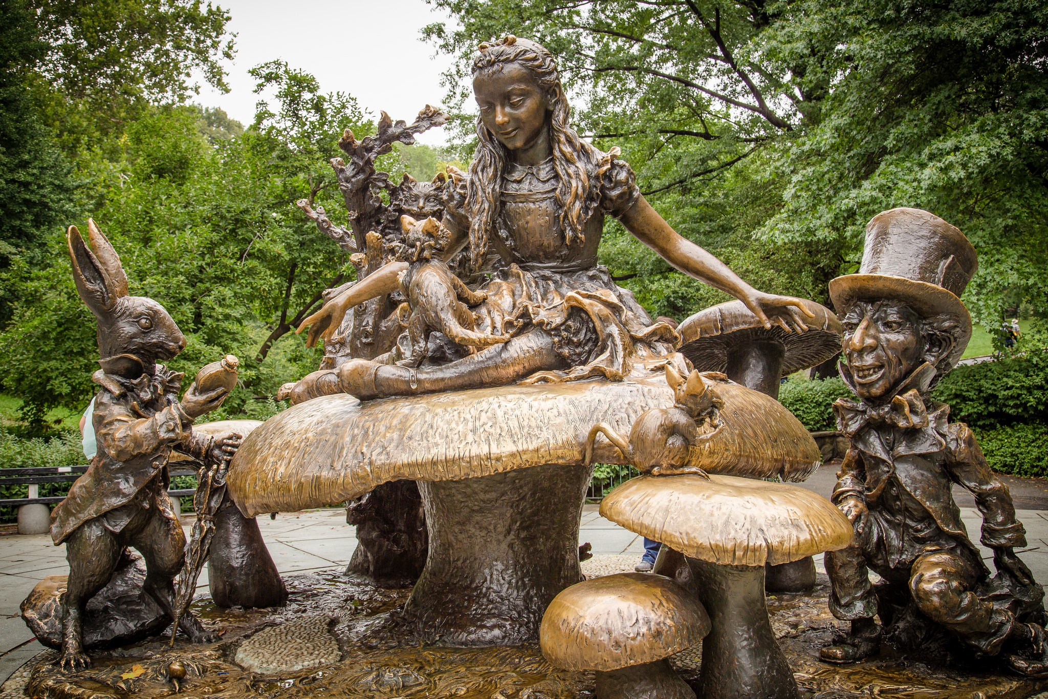 Alice in Wonderland statue in Central Park, New York City HD Wallpaper