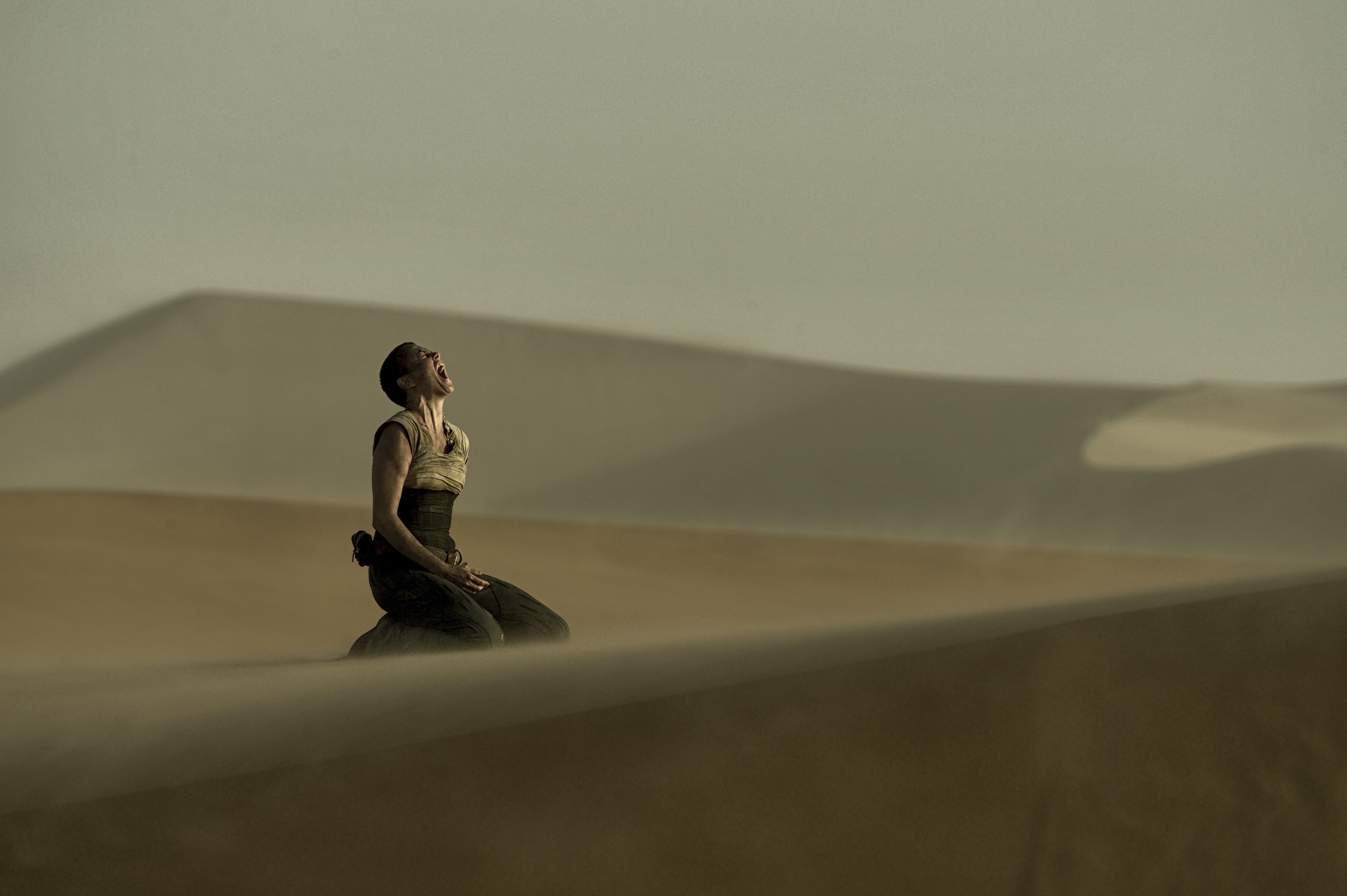 Charlize Theron from Mad Max: Fury Road in desert HD Wallpaper